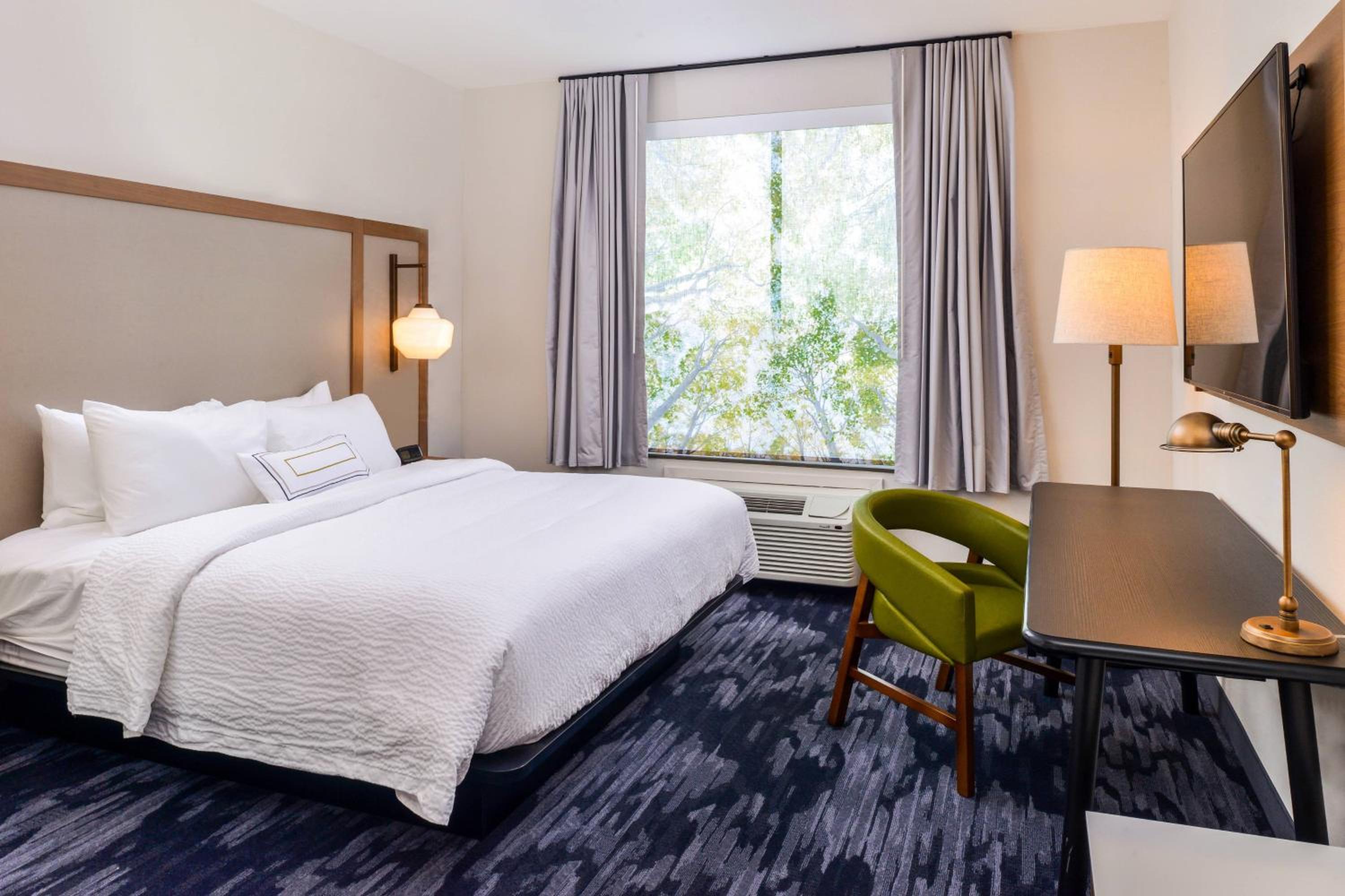 King Room - Hearing Accessible photo 1