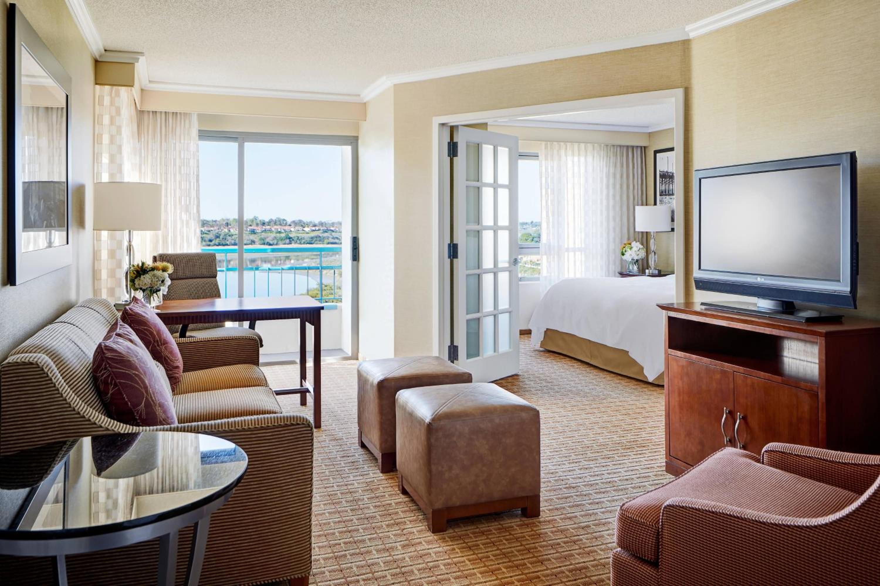 One-Bedroom King Suite with Bay View - Photo 8