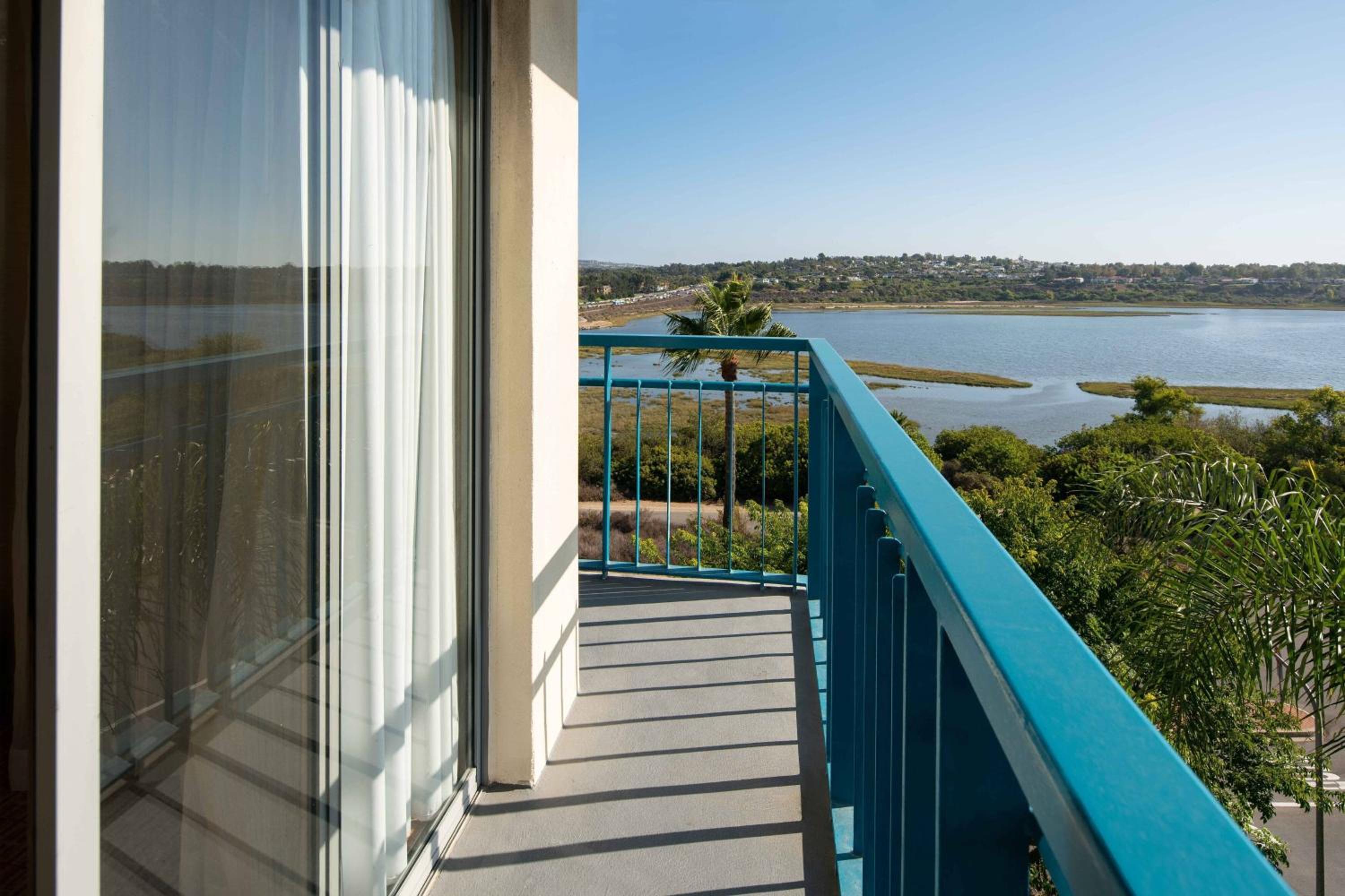 One-Bedroom King Suite with Bay View - Photo 5