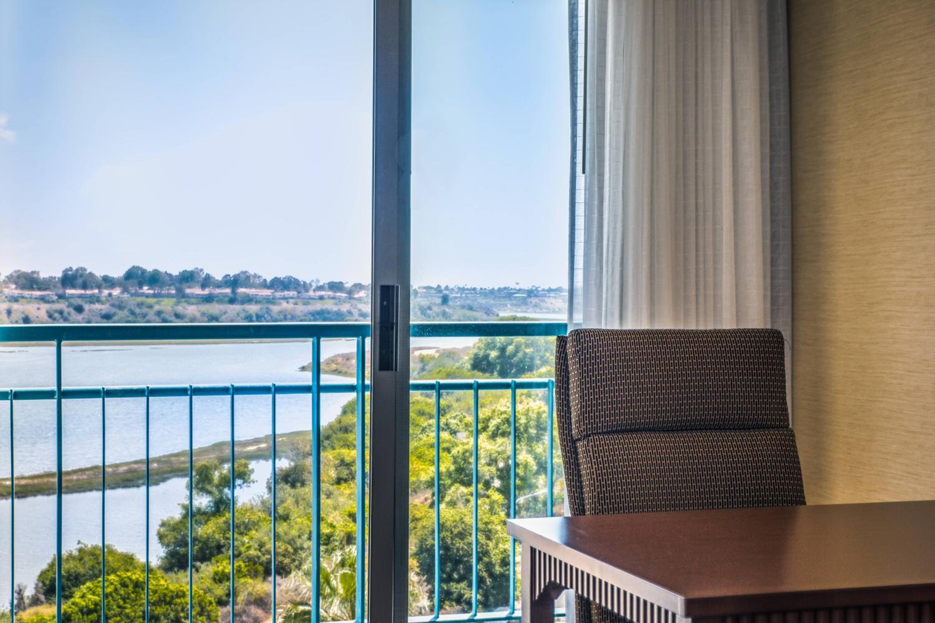 One-Bedroom King Suite with Bay View - Photo 9