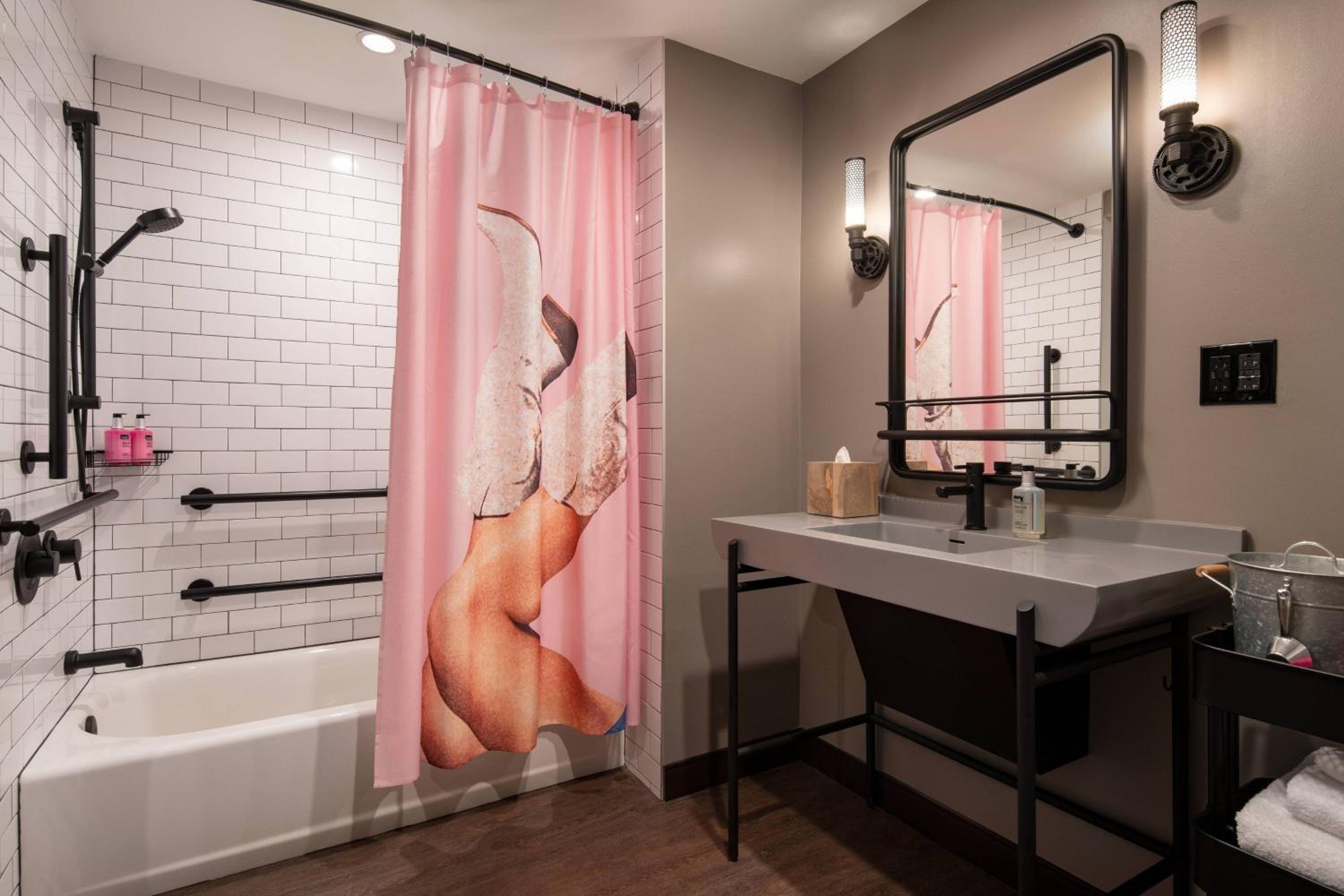 Double Queen Room - Photo 5