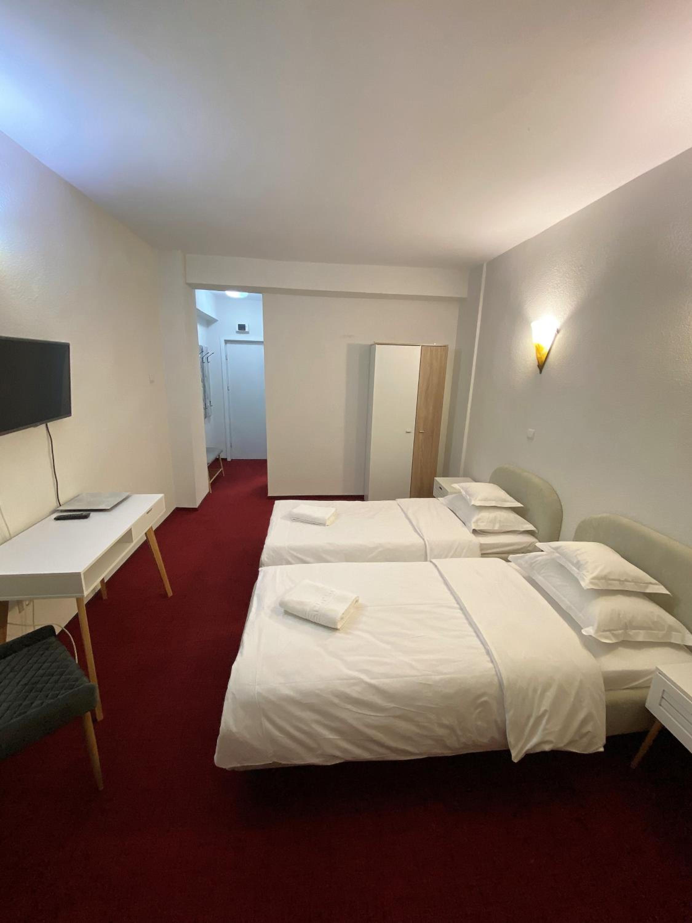 Twin Room - Photo 4