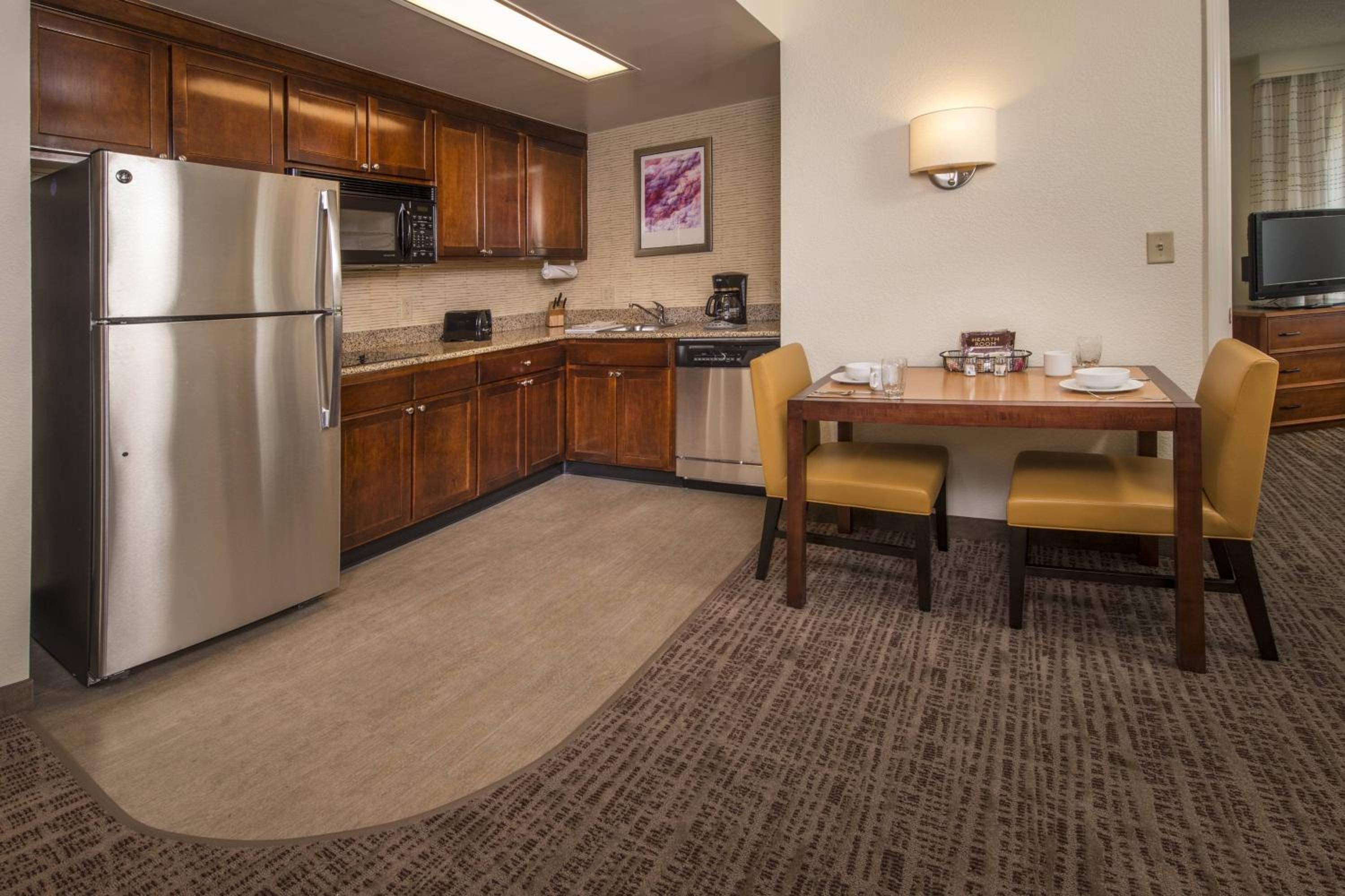 One-Bedroom Queen Suite - Photo 2