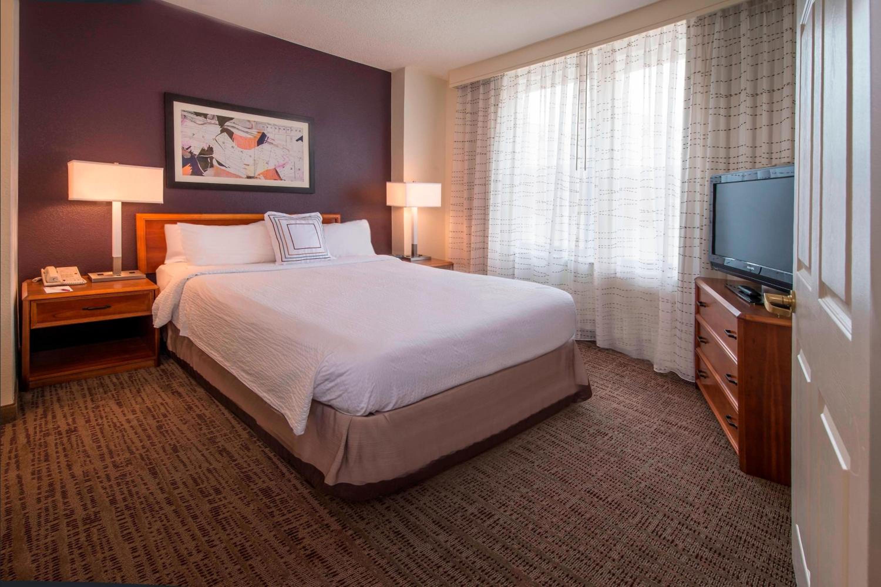 Two-Bedroom Queen Suite - Photo 4