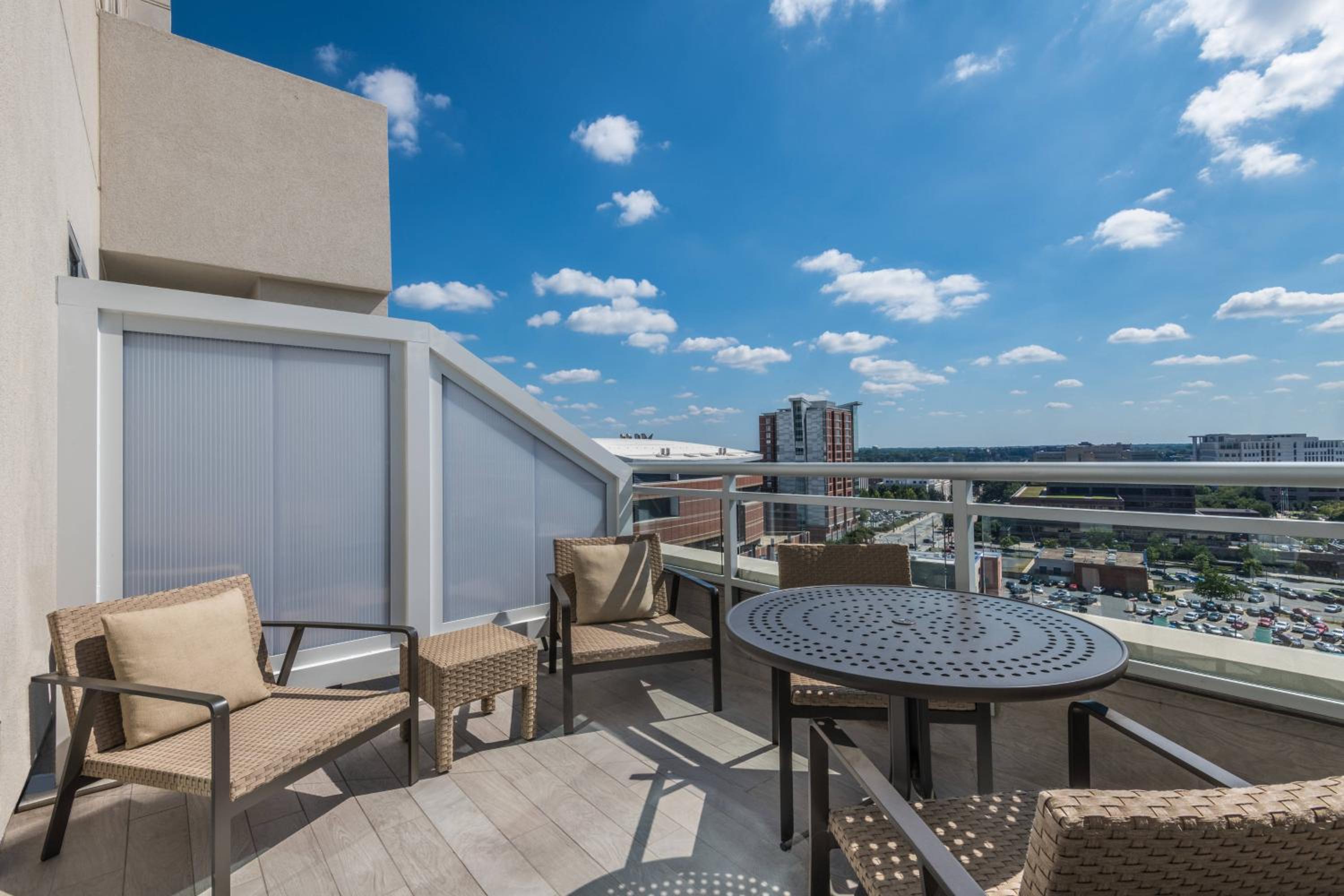 Guest room, 1 King, Sofa bed, Balcony photo 2