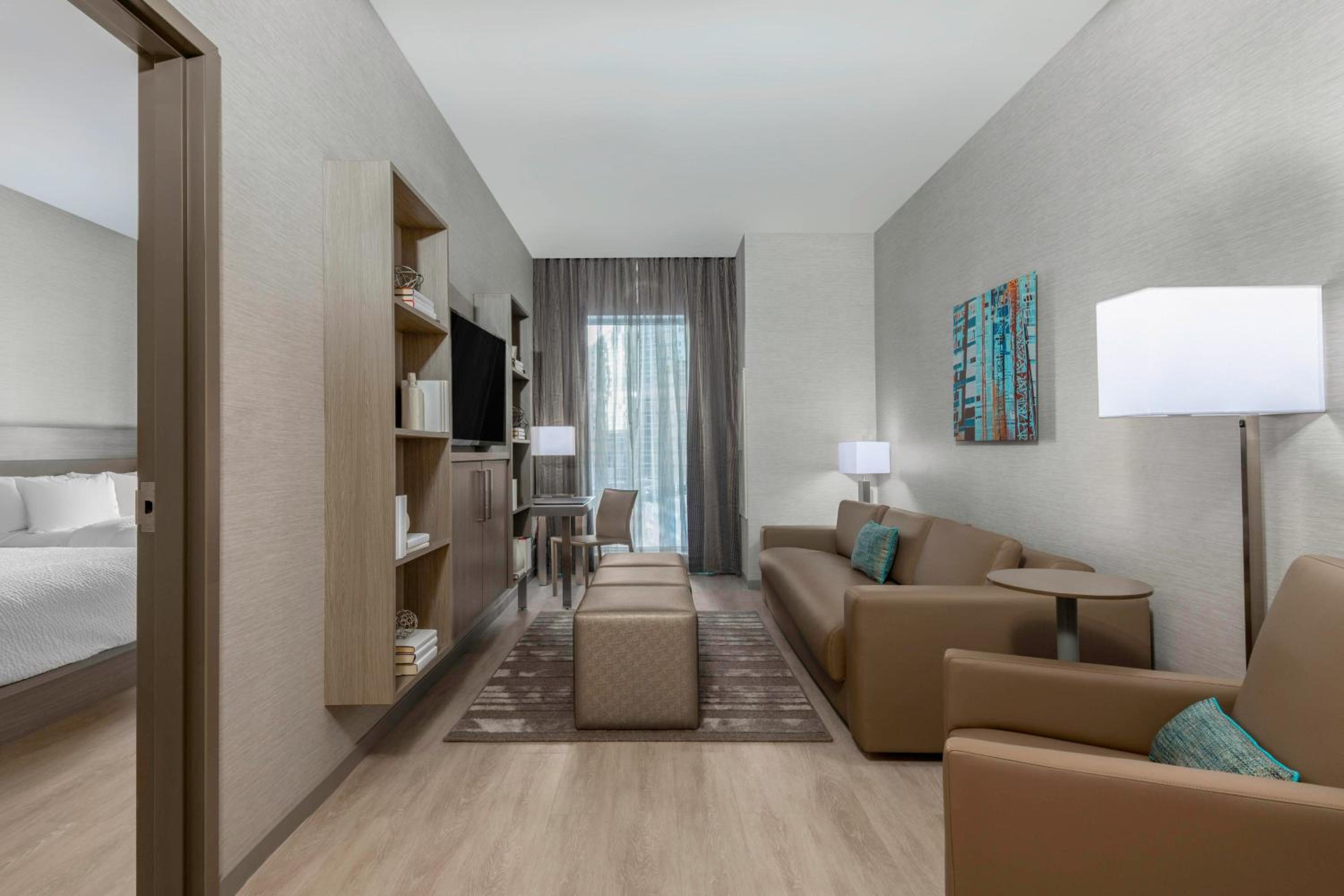 1 Bedroom Suite, 1 King, Sofa bed photo 1