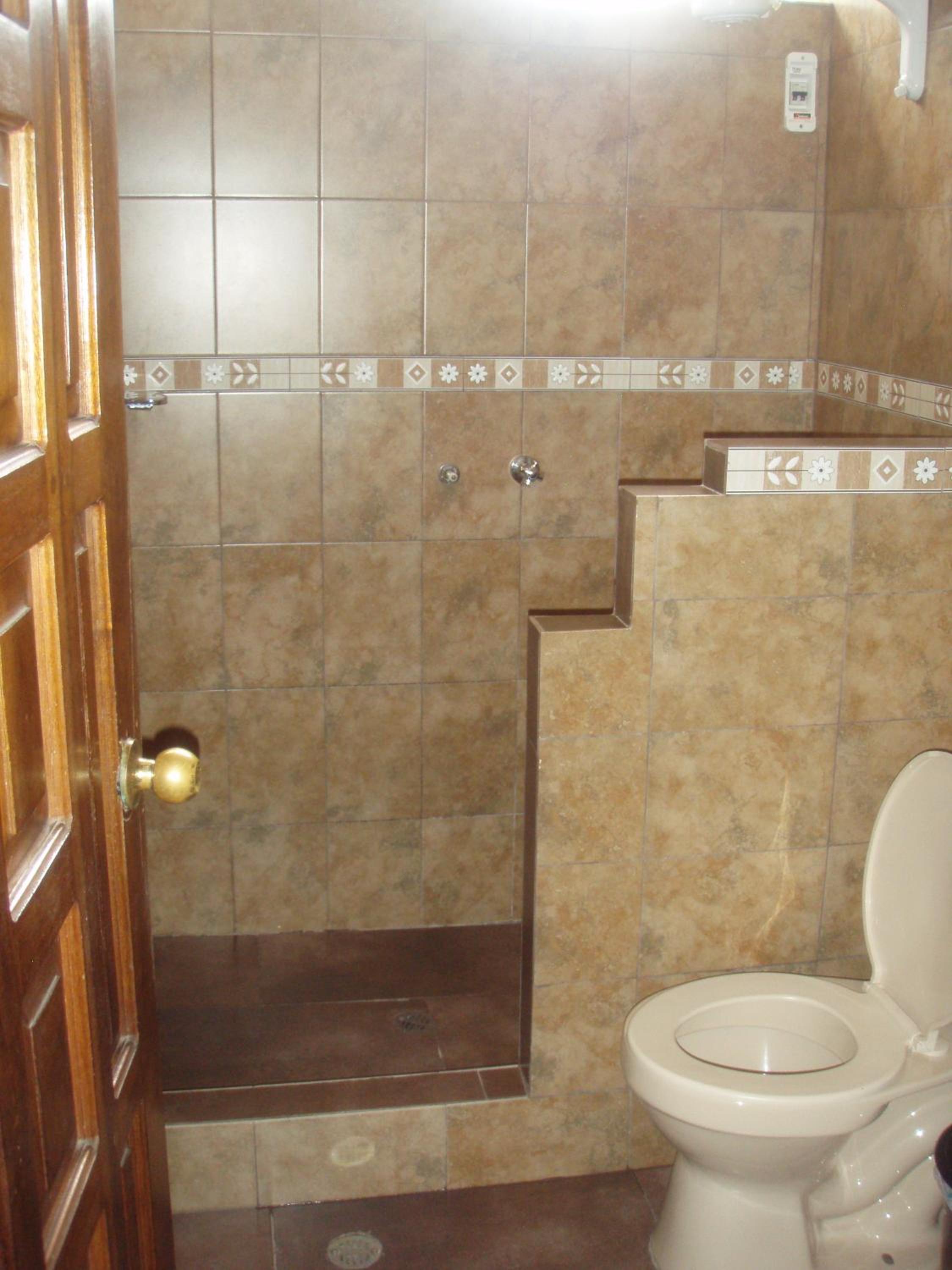 Single Room with Shared Shower and Toilet photo 2