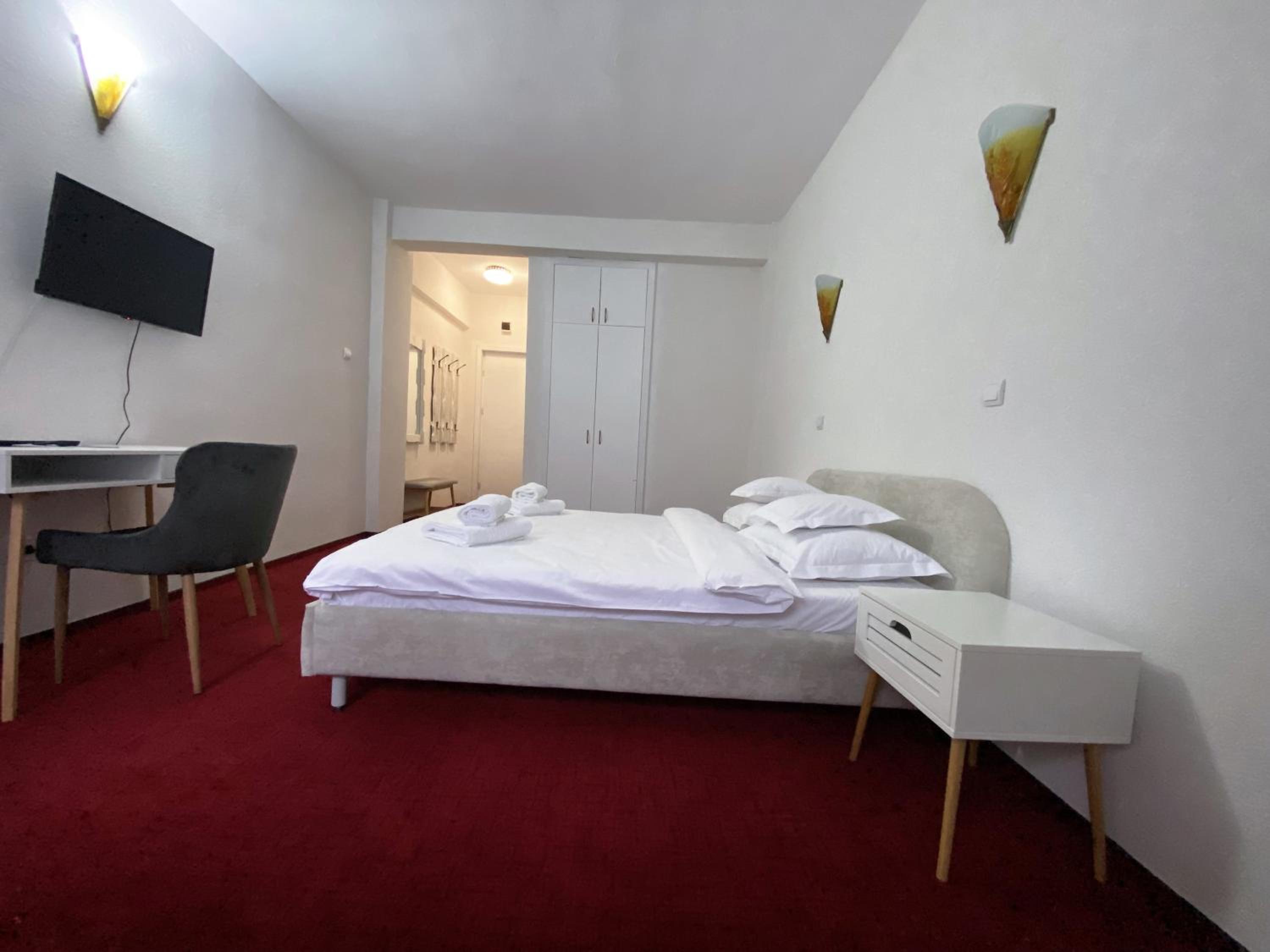 Standard Double Room - Photo 6