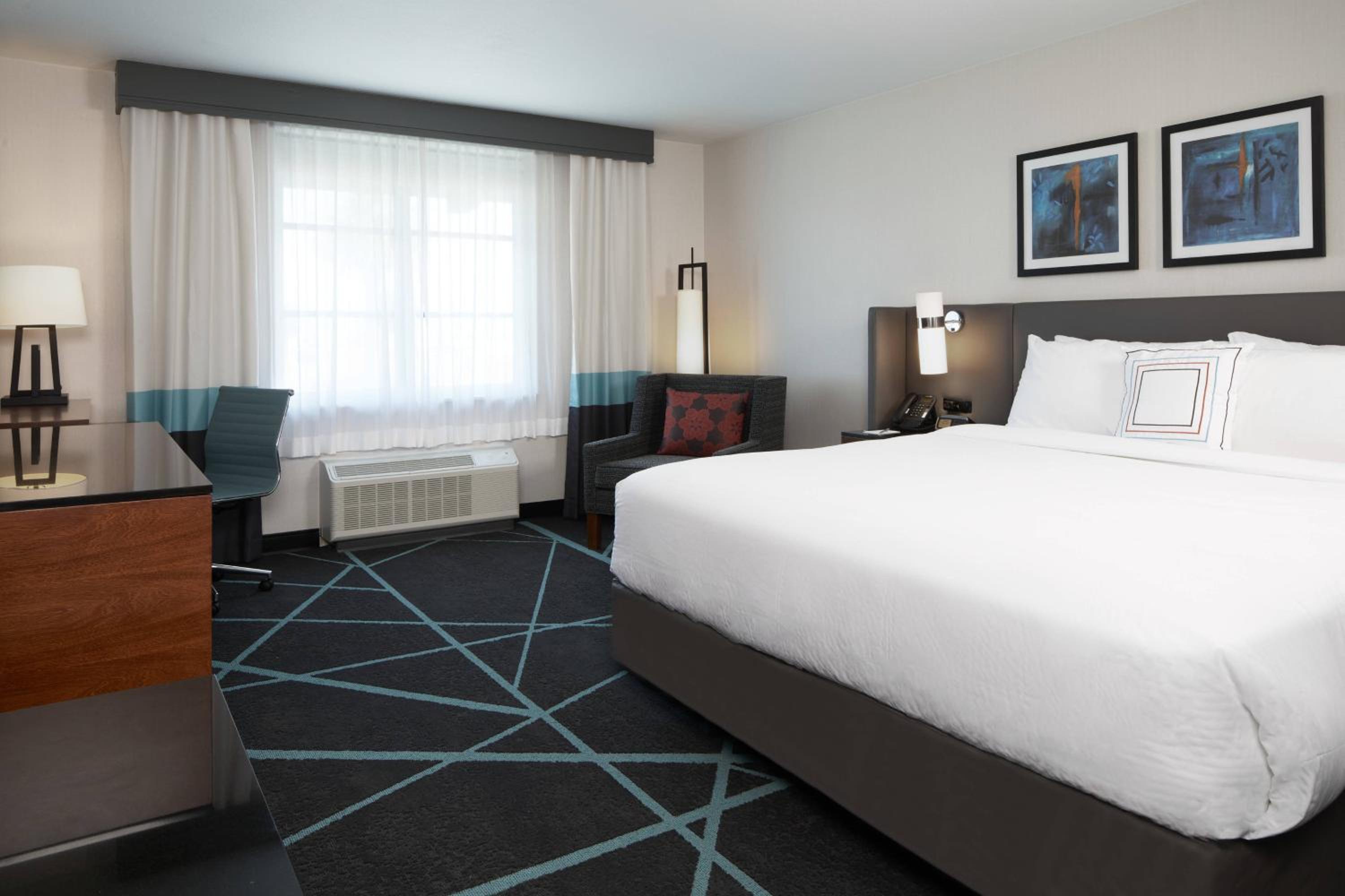 Deluxe King Room - Photo 1