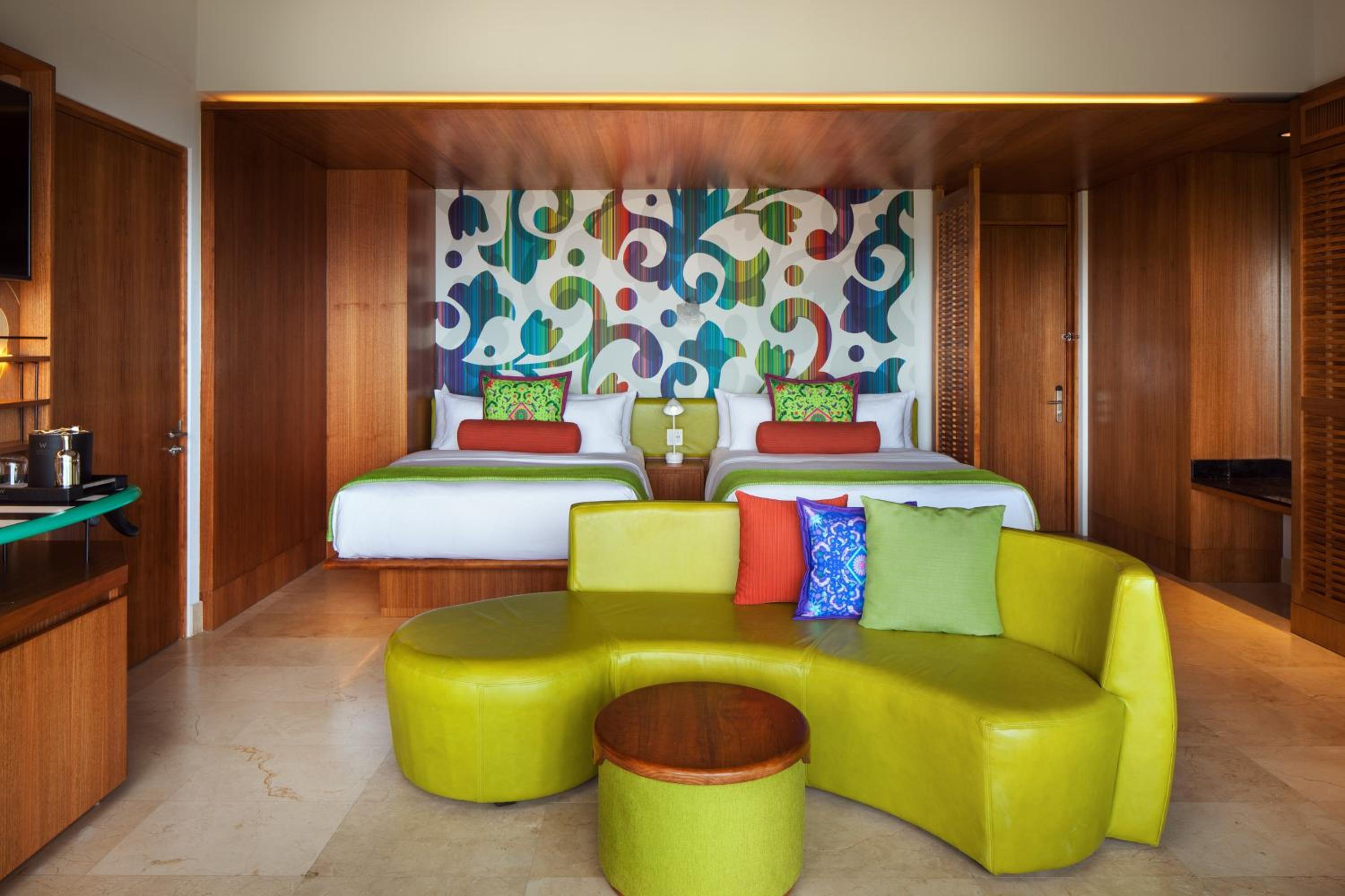Deluxe Queen Room with Balcony and Partial Ocean View
