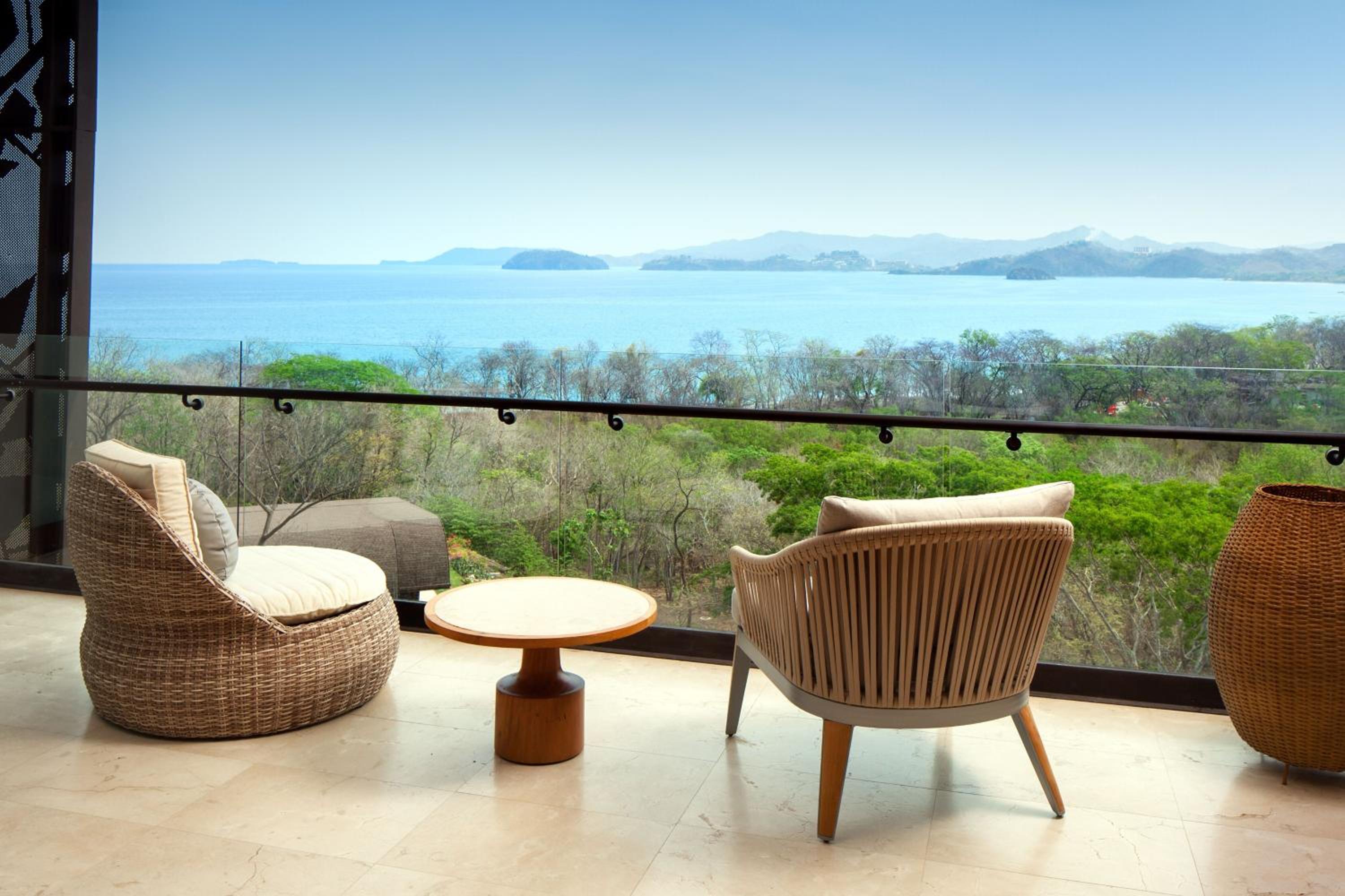 Premier King Room with Balcony and Ocean View photo 2