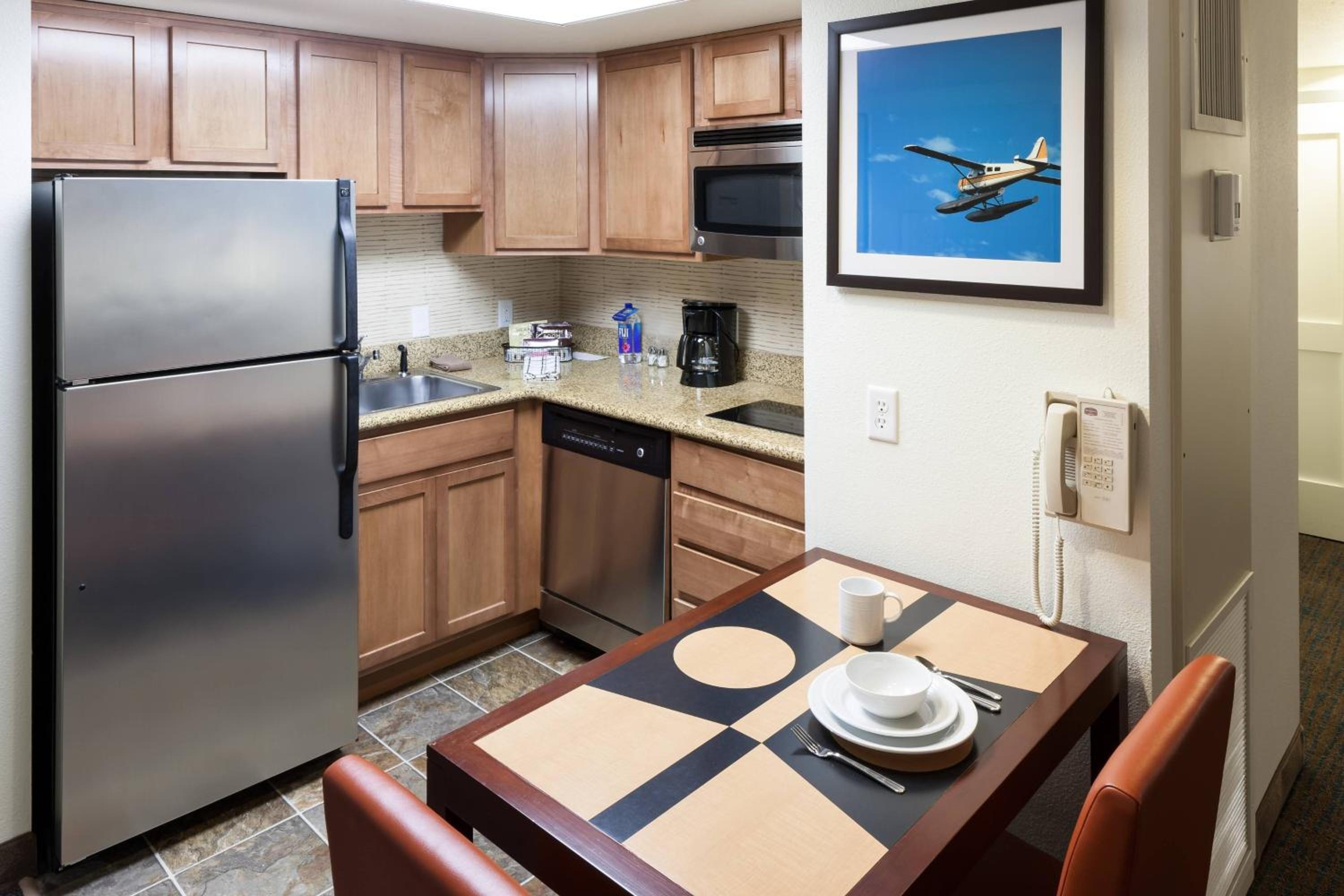 One-Bedroom King Suite with Sofa Bed, Balcony - Photo 4