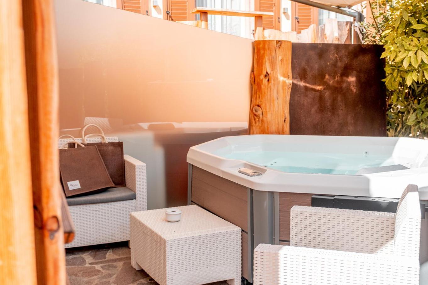 Deluxe Double or Twin Room with Spa Bath - Photo 3