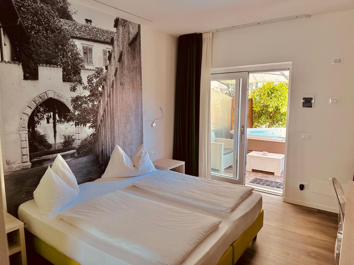 Deluxe Double or Twin Room with Spa Bath - Photo 1
