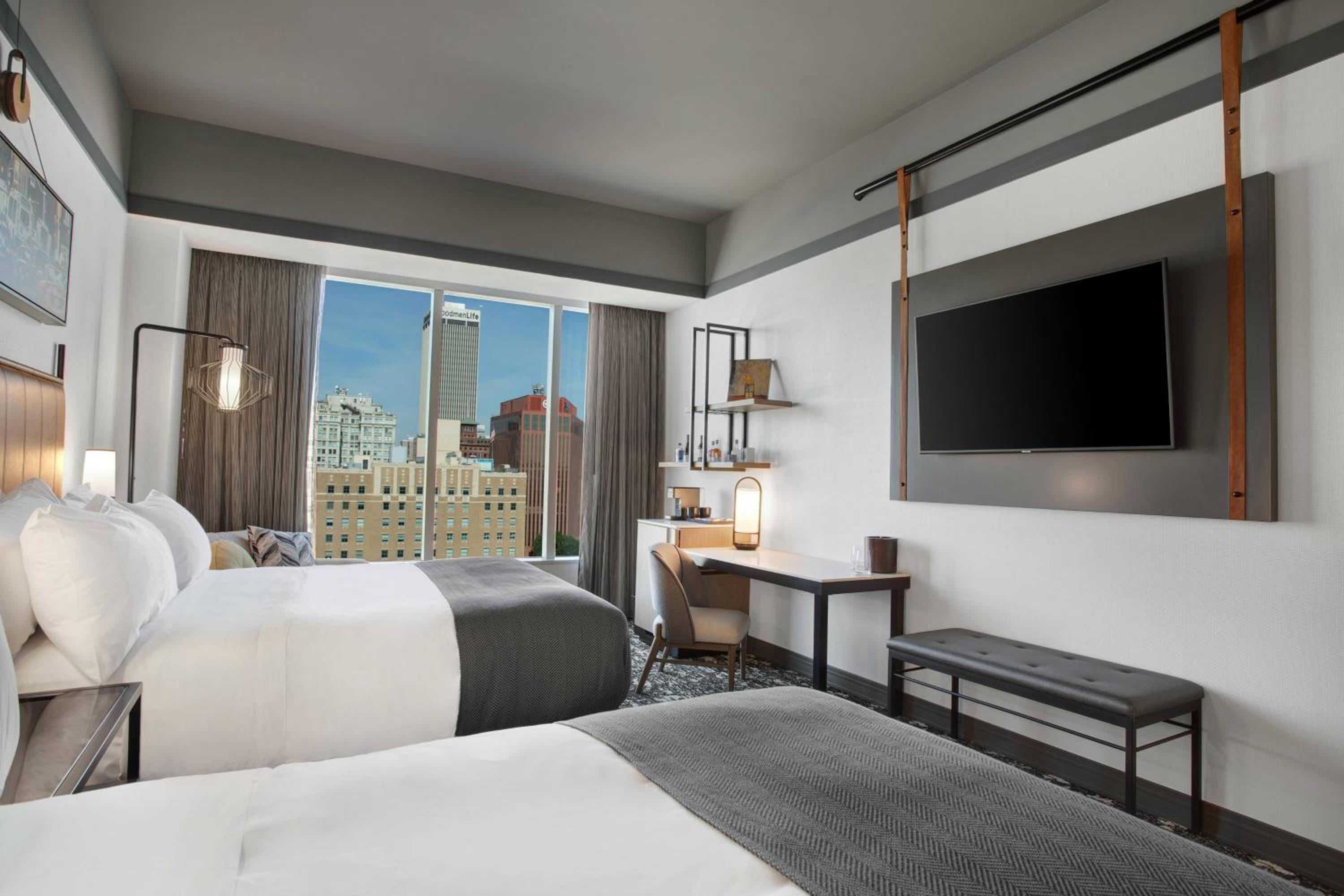 Standard Guest room with 2 Queen, City view - Photo 1