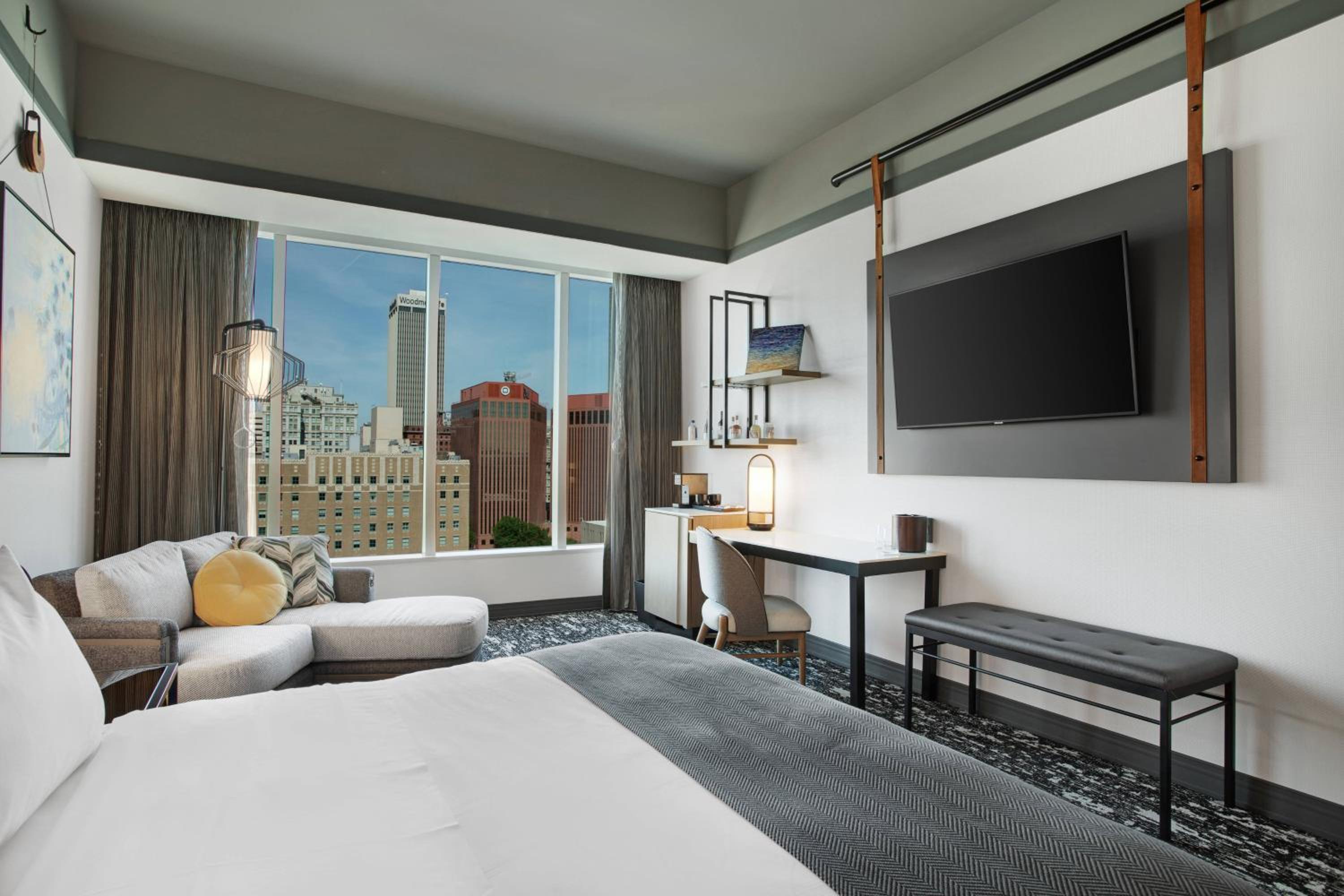 Standard Guest room with 1 King, City view - Photo 5