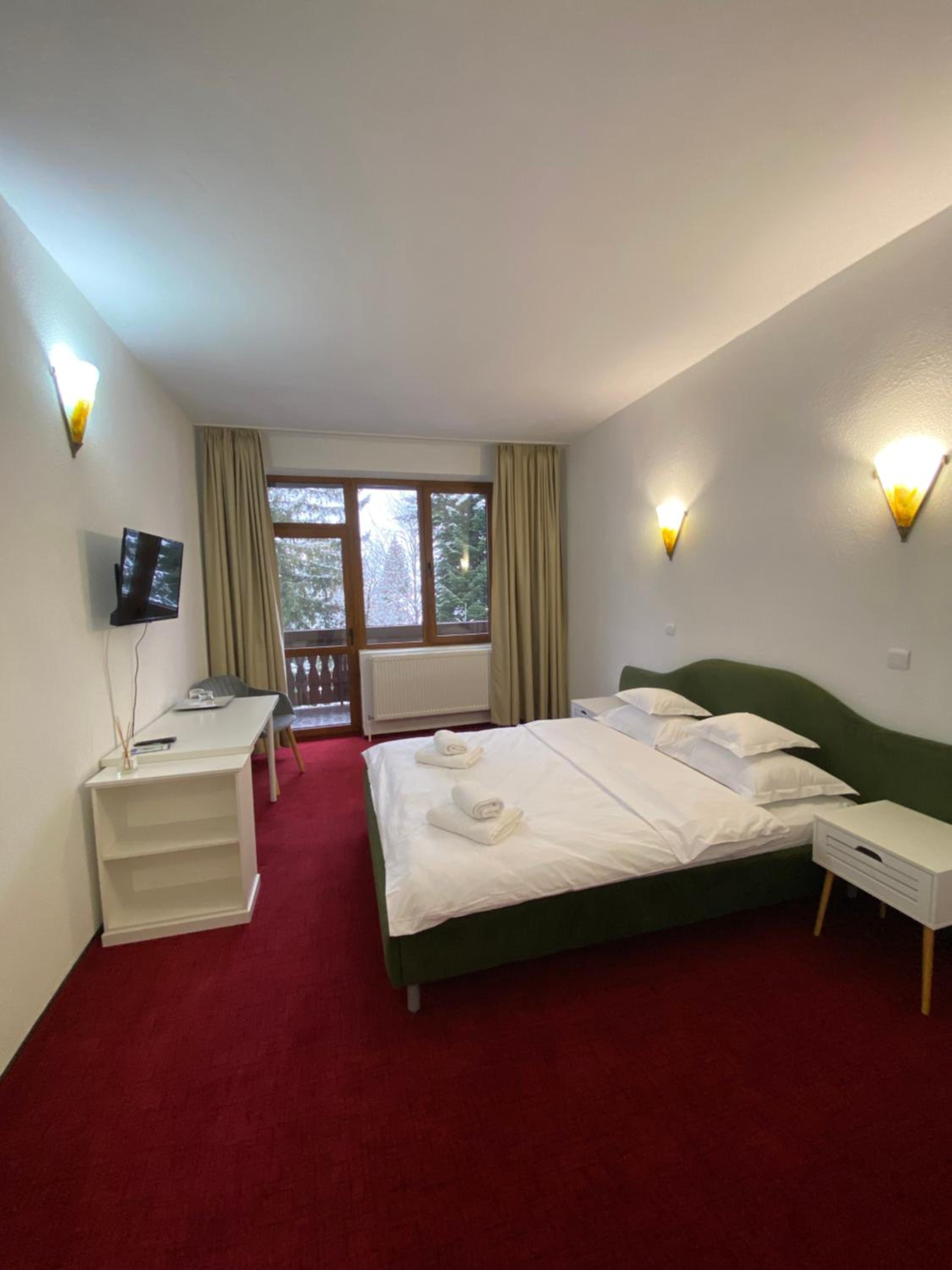 Double Room with Balcony - Photo 3
