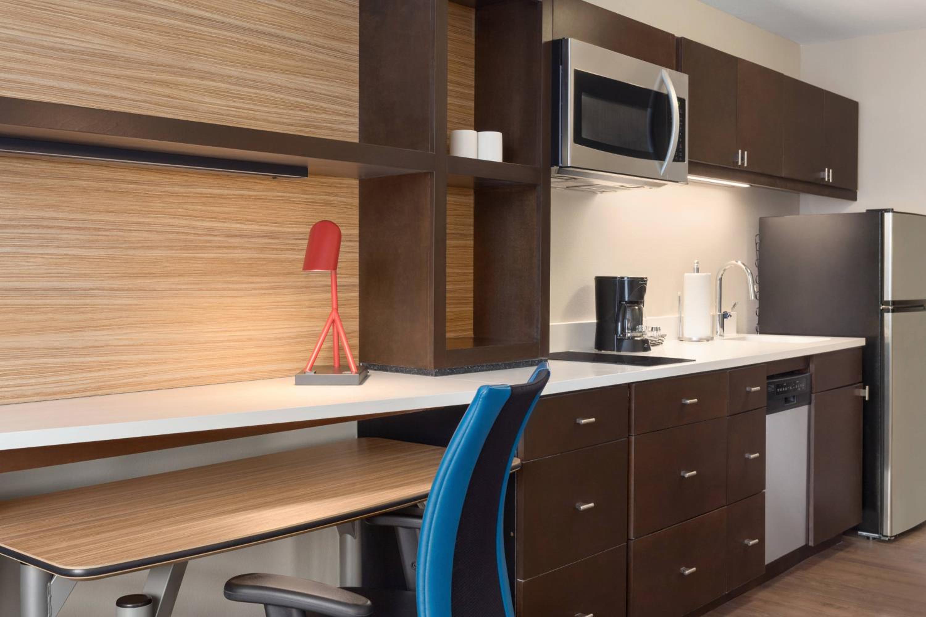1 Bedroom Suite, 1 Queen, Sofa bed, Away from elevator - Photo 3