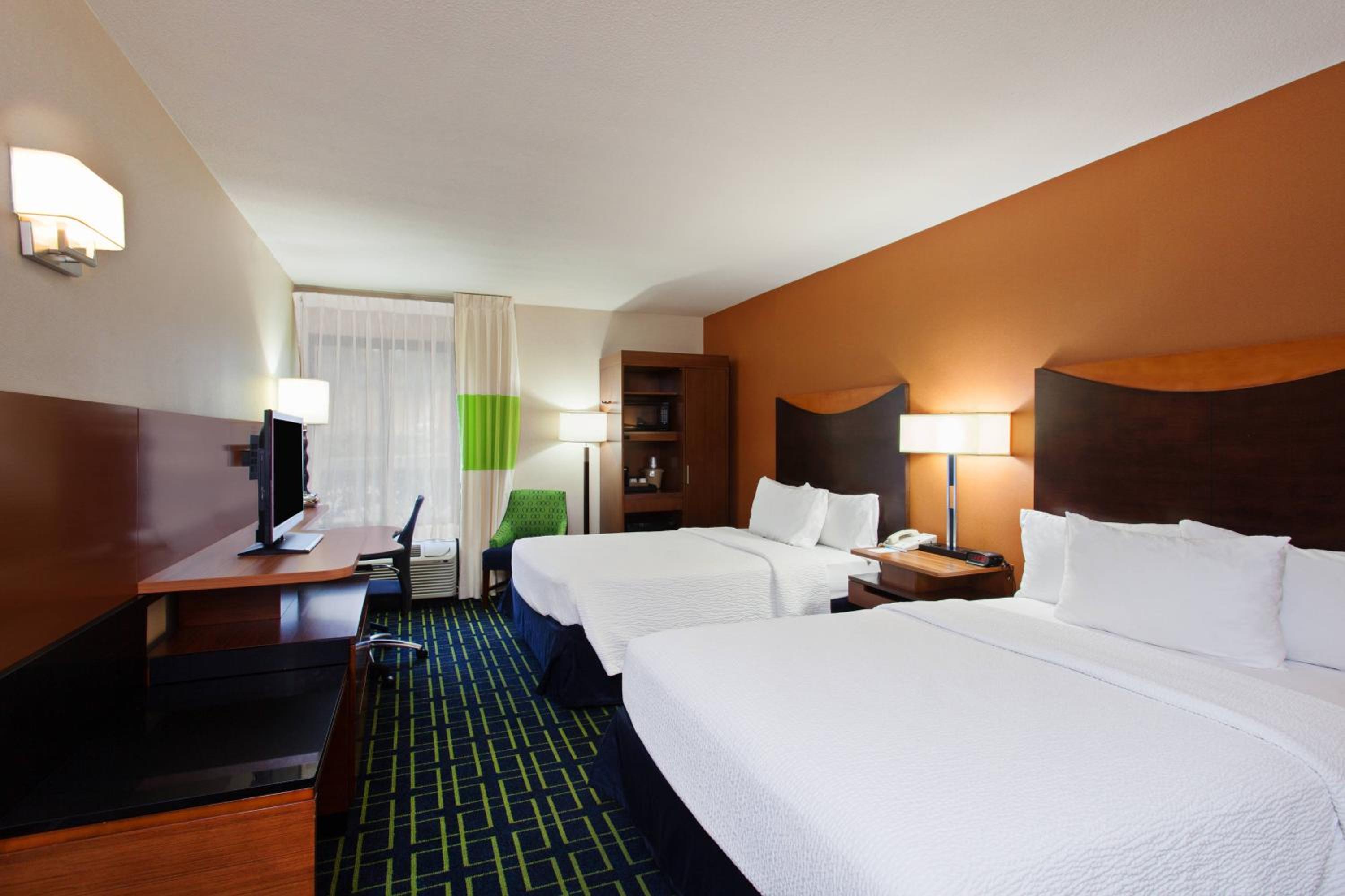 Queen Room with Two Queen Beds - Photo 1