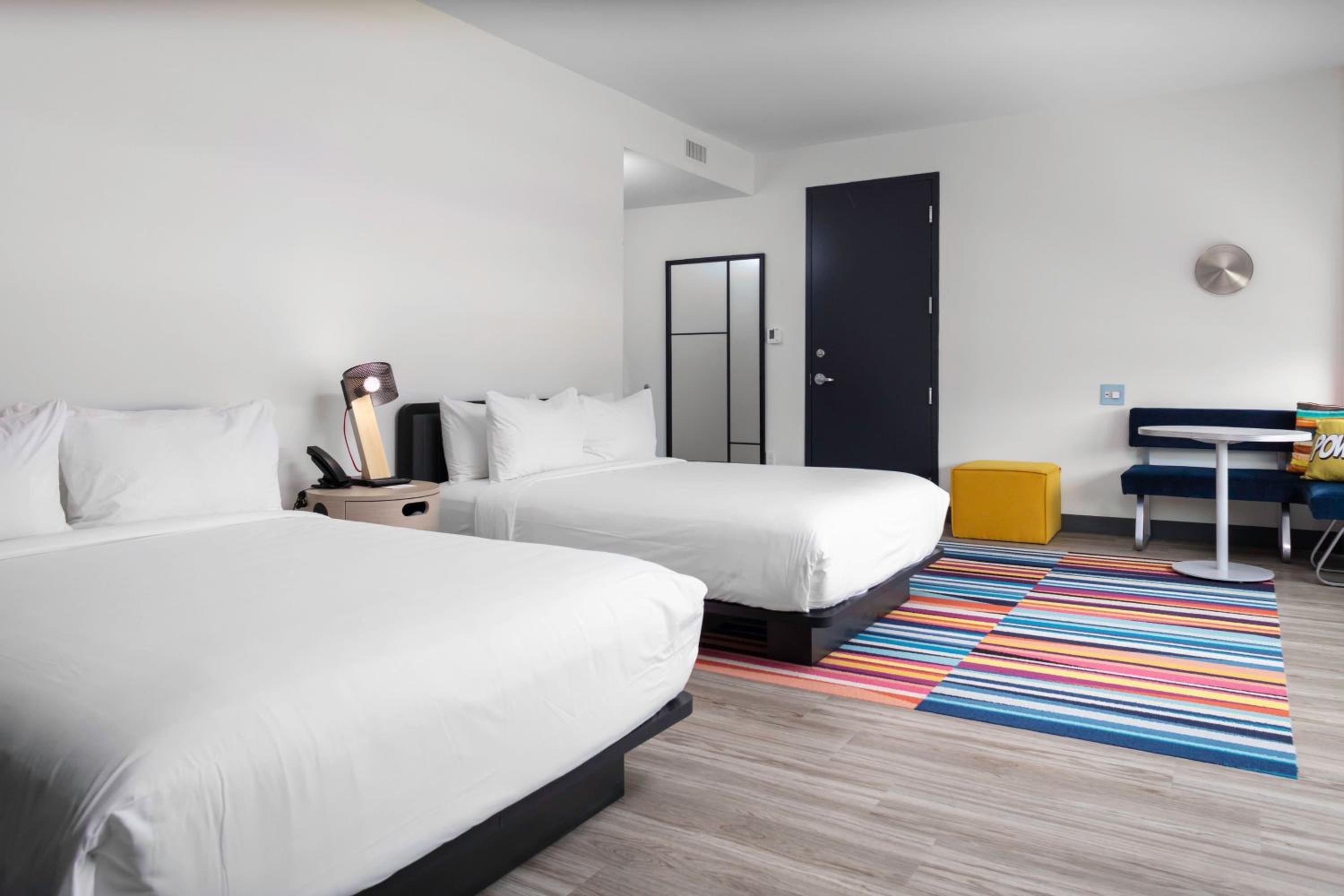 Queen Room with Two Queen Beds - Photo 3