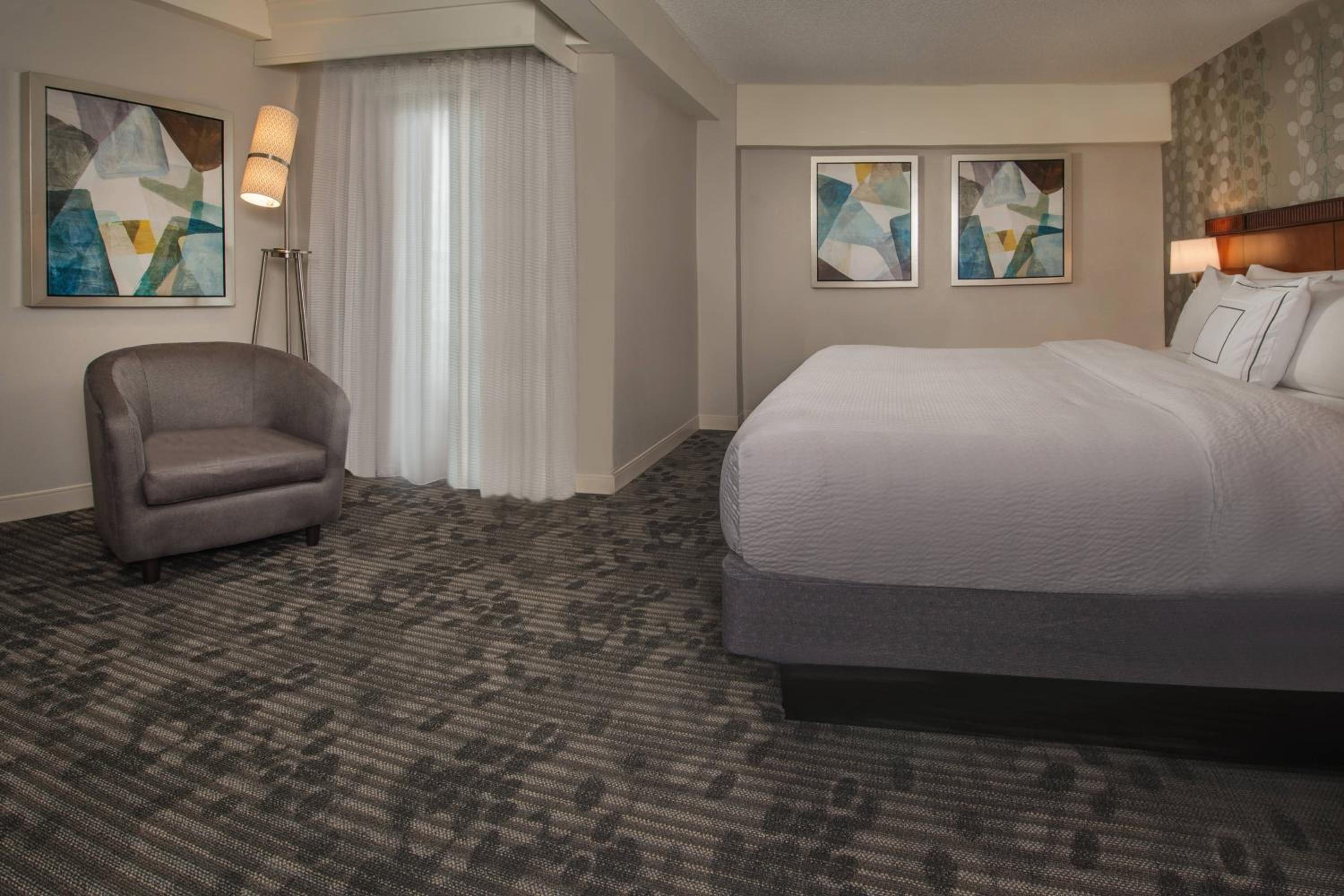 One-Bedroom Suite with Sofa Bed - Photo 5