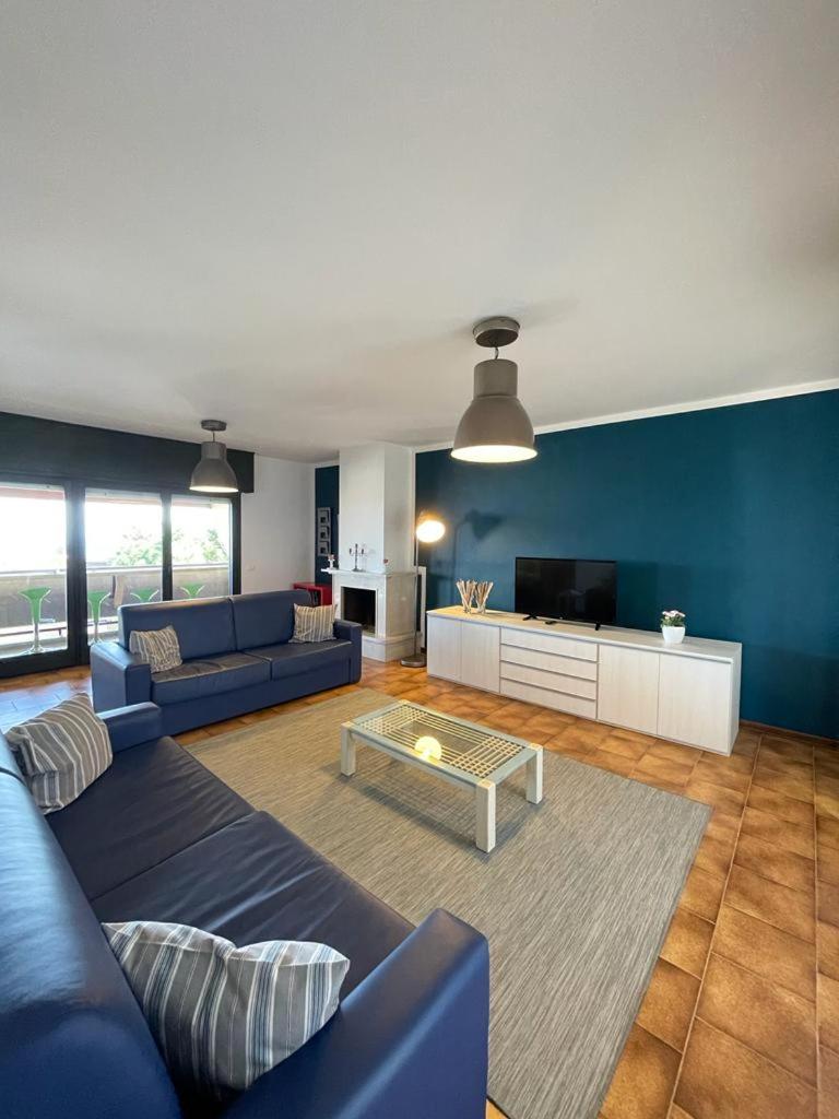 Apartment with Lake View