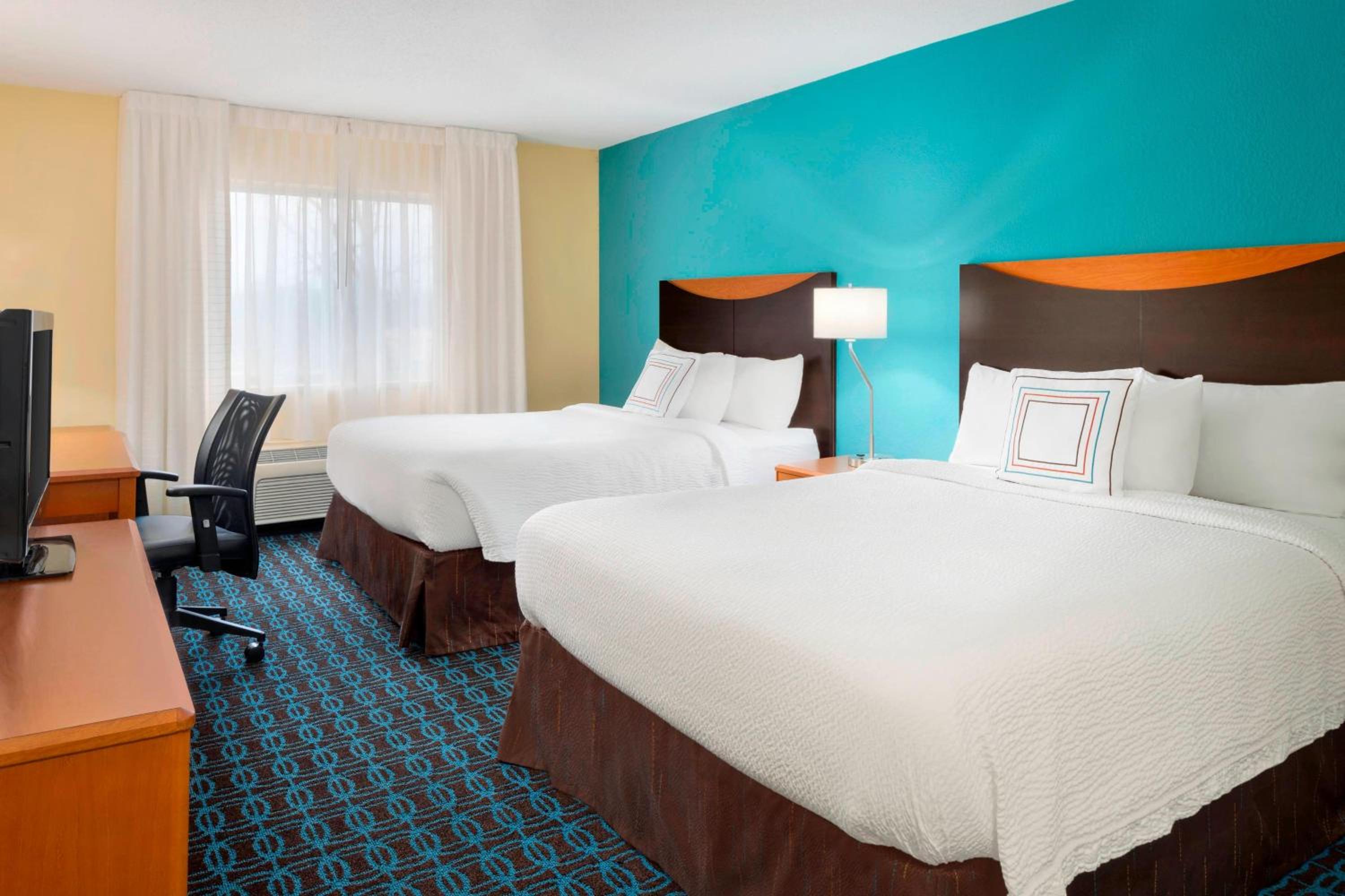 Queen Room with Two Queen Beds - Photo 1