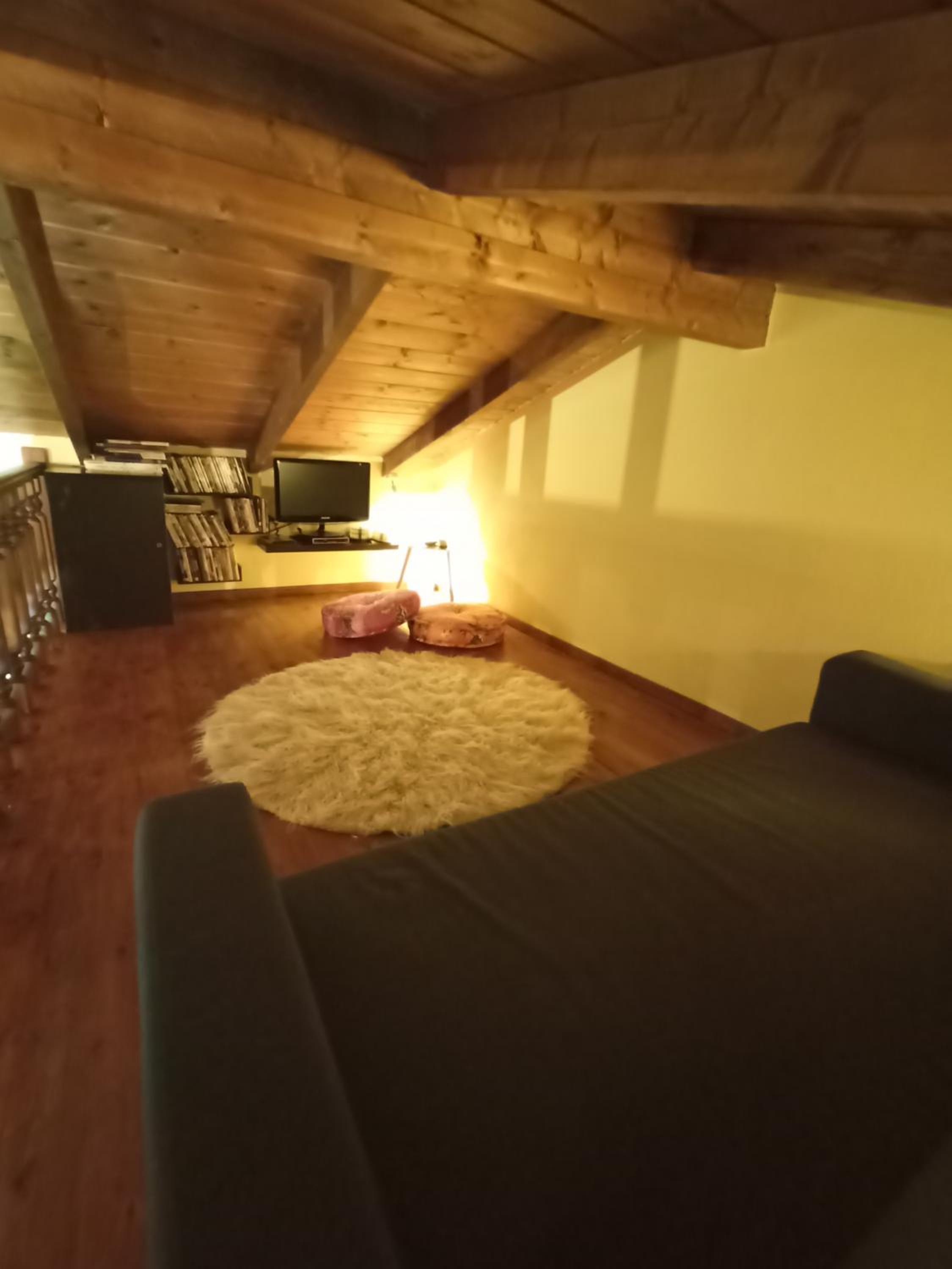 Studio - Split Level - Photo 2
