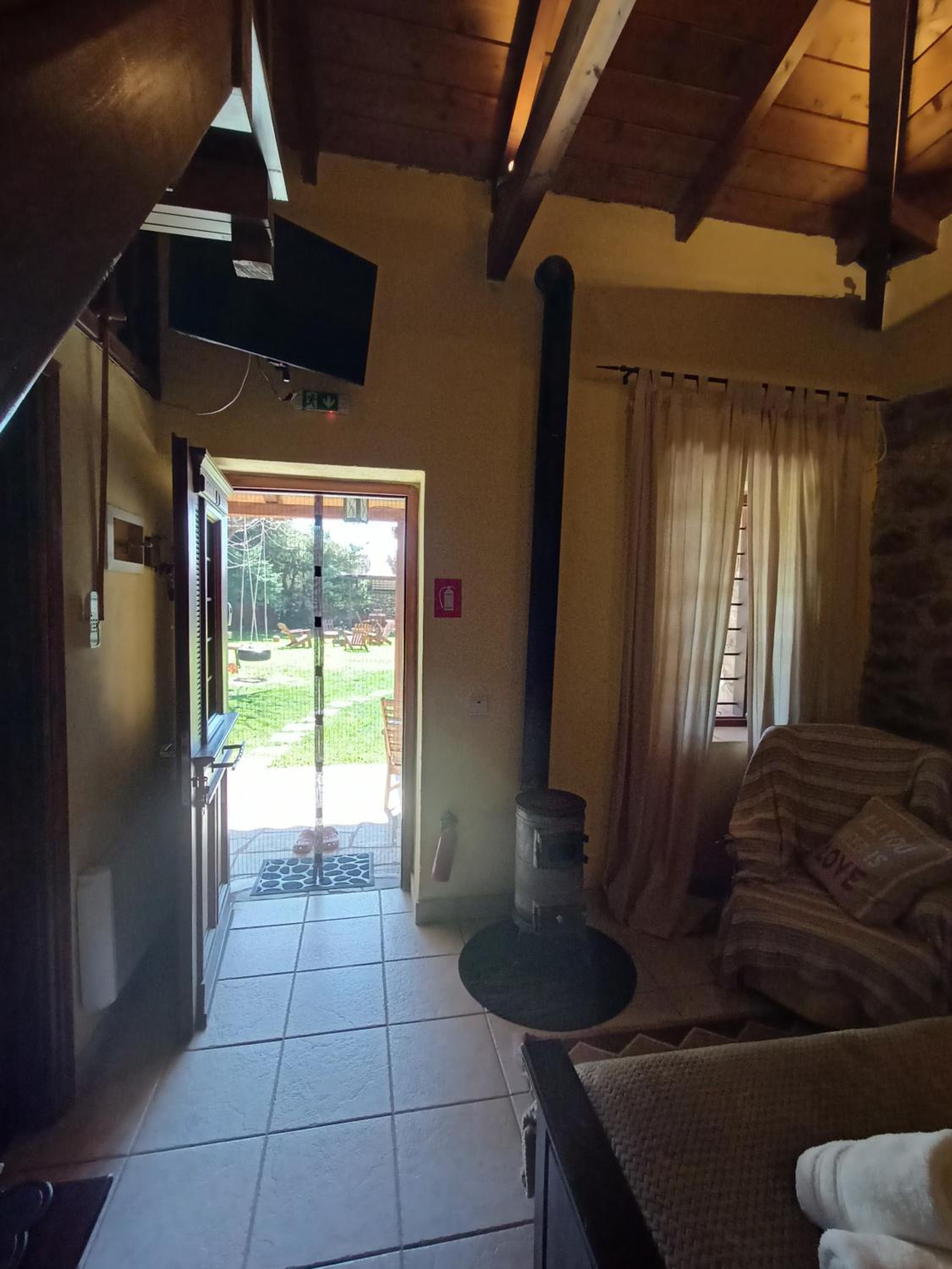 Studio - Split Level - Photo 3