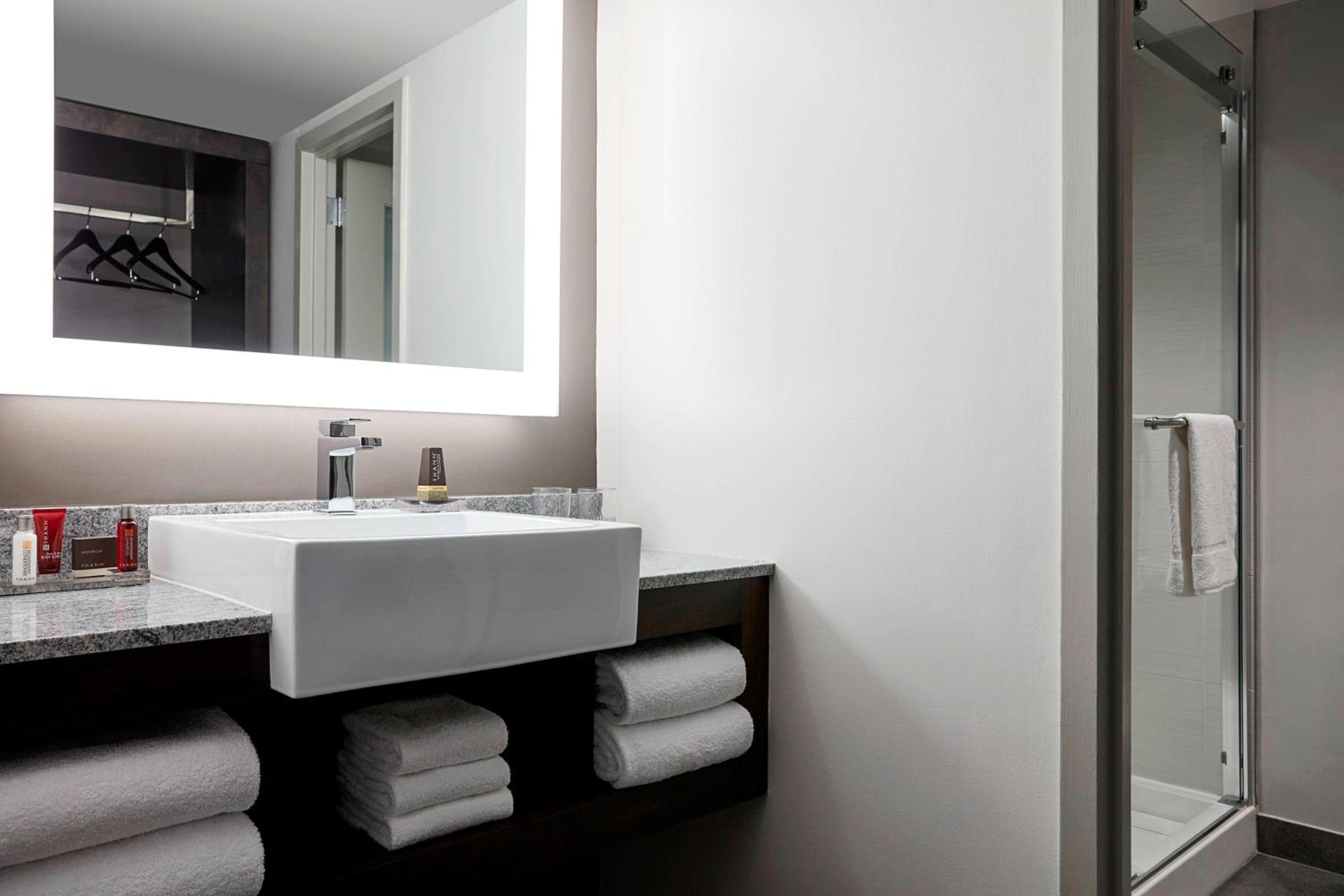 Premier King Room - Photo 2