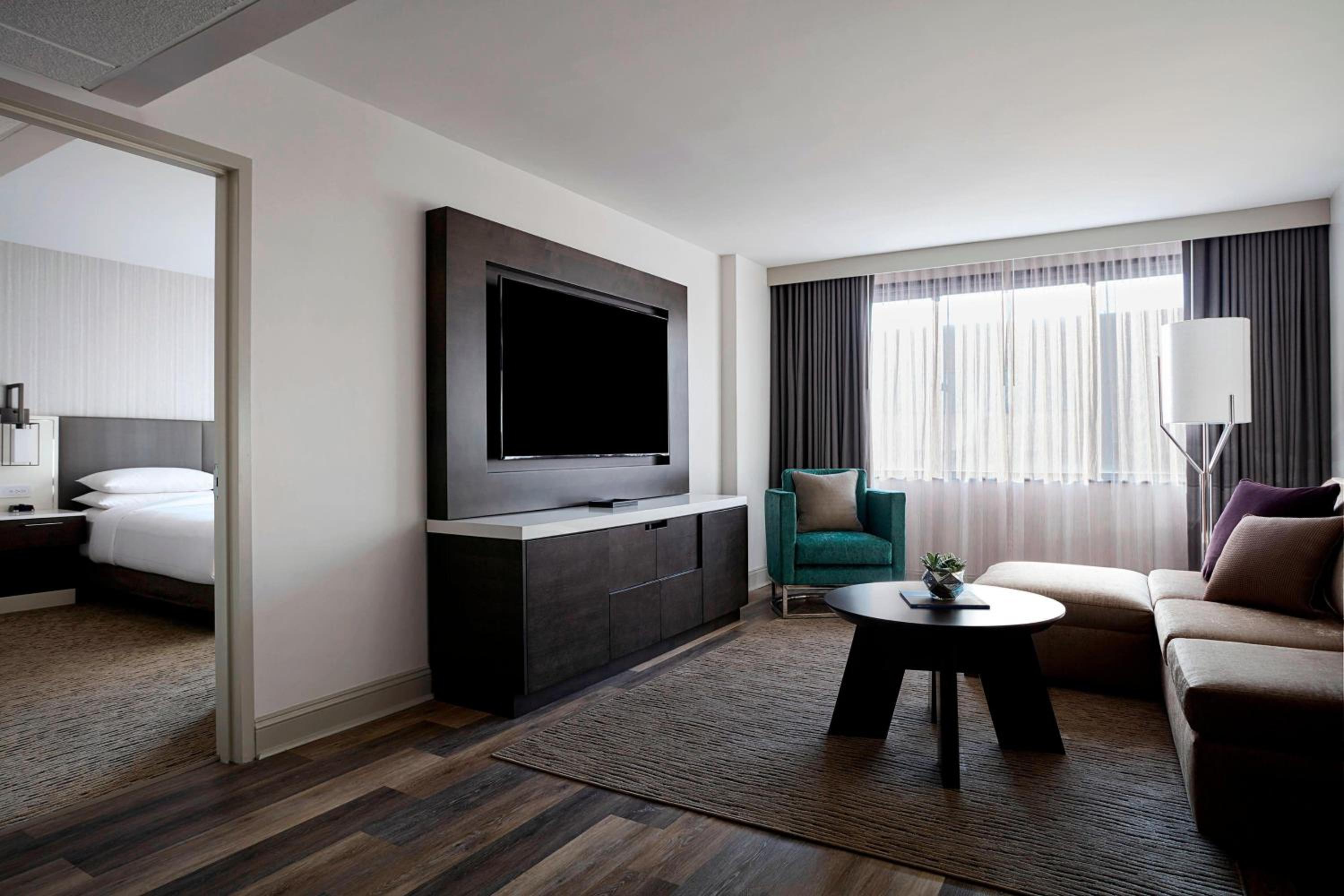 One-Bedroom Premier King Suite - Photo 6