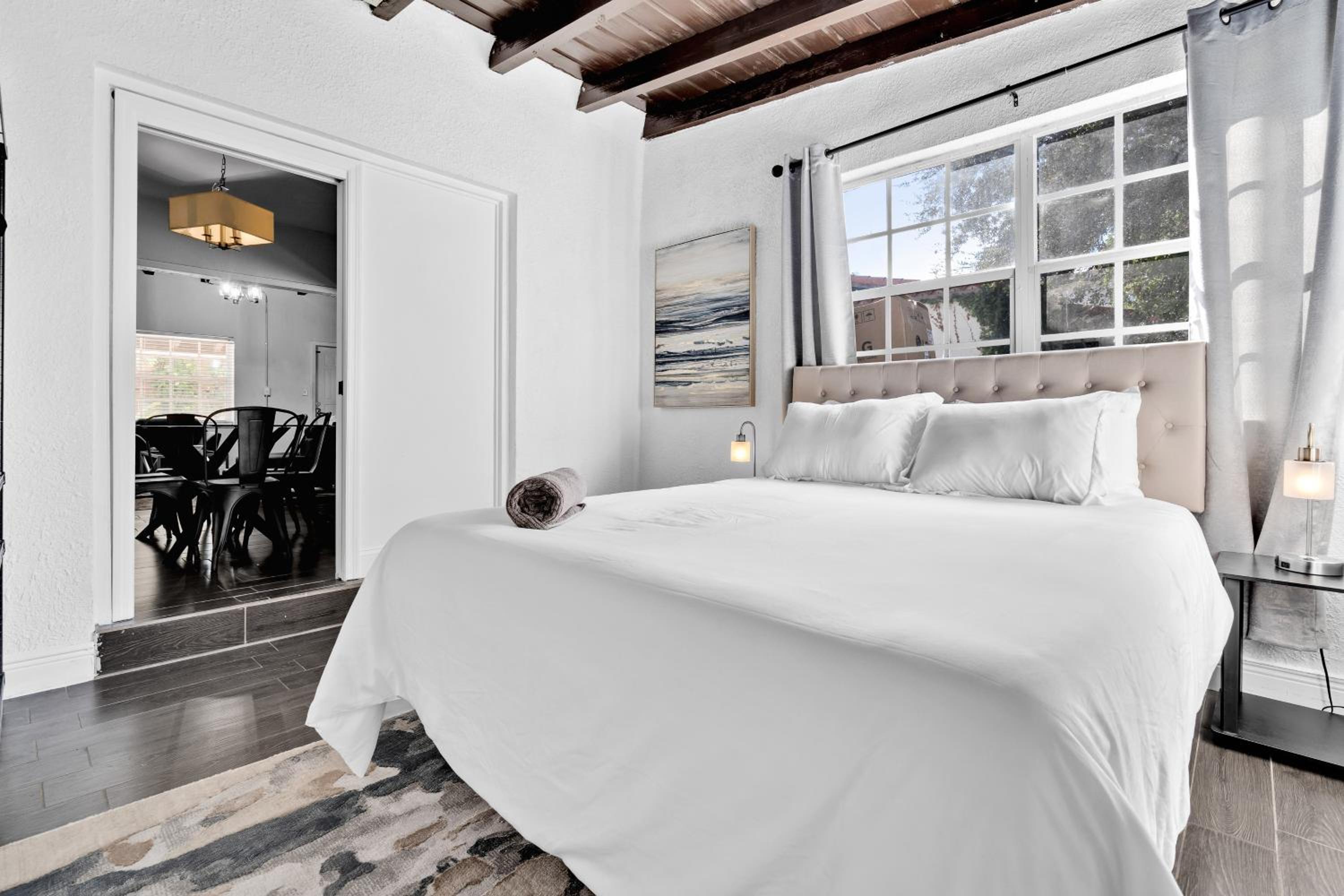 Four-Bedroom House photo 2