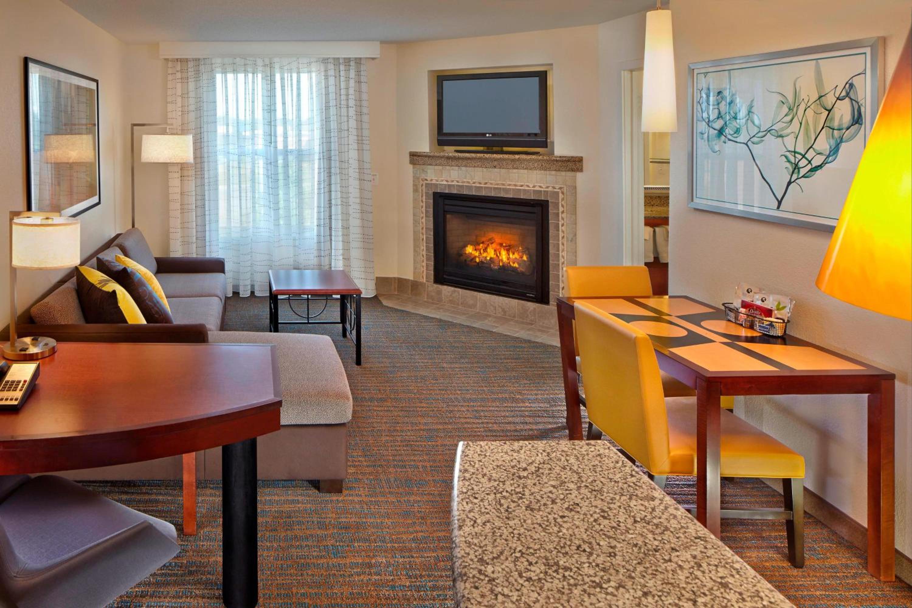 One-Bedroom Suite with Fireplace - Photo 1
