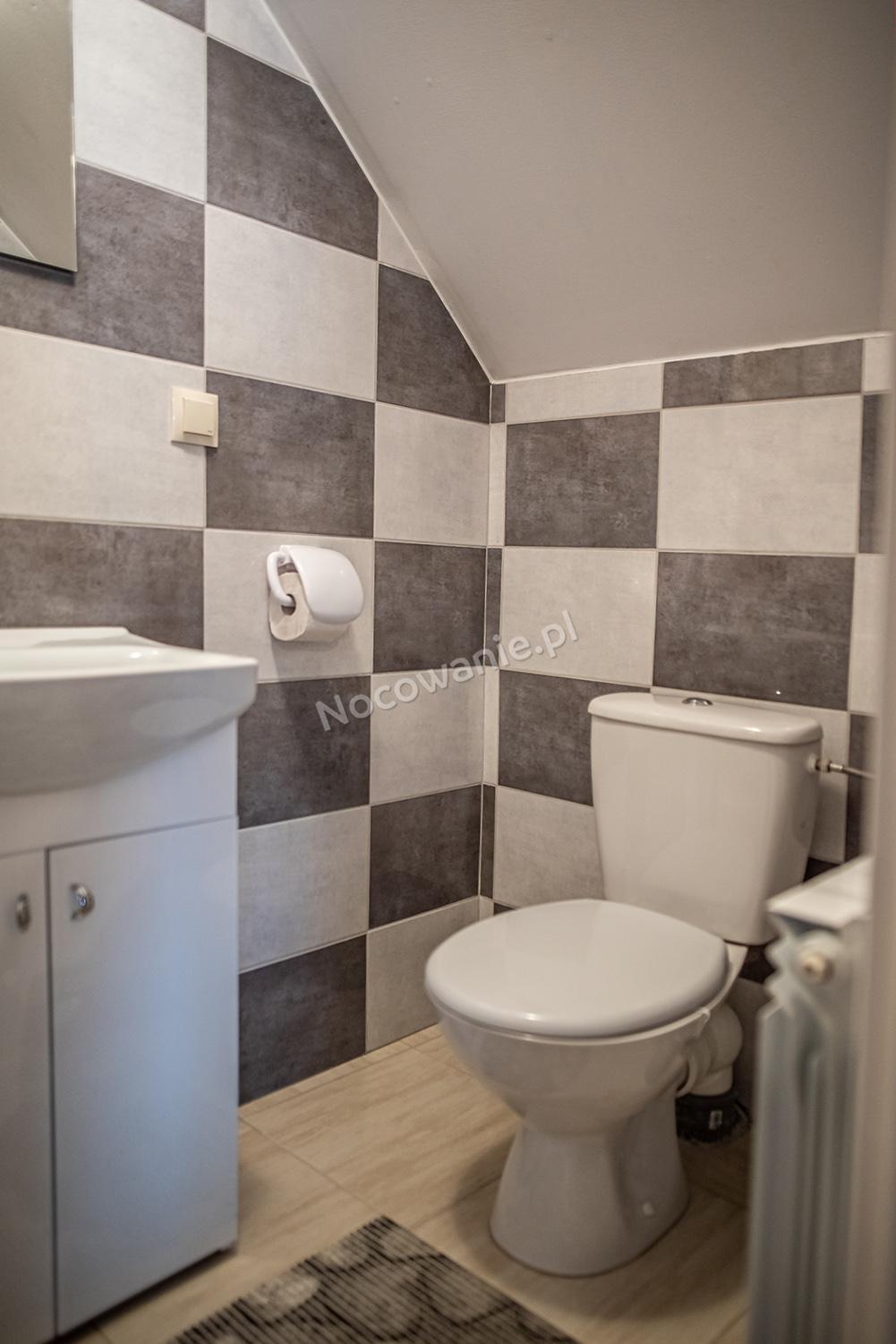 Family Room with Private Bathroom - Photo 3