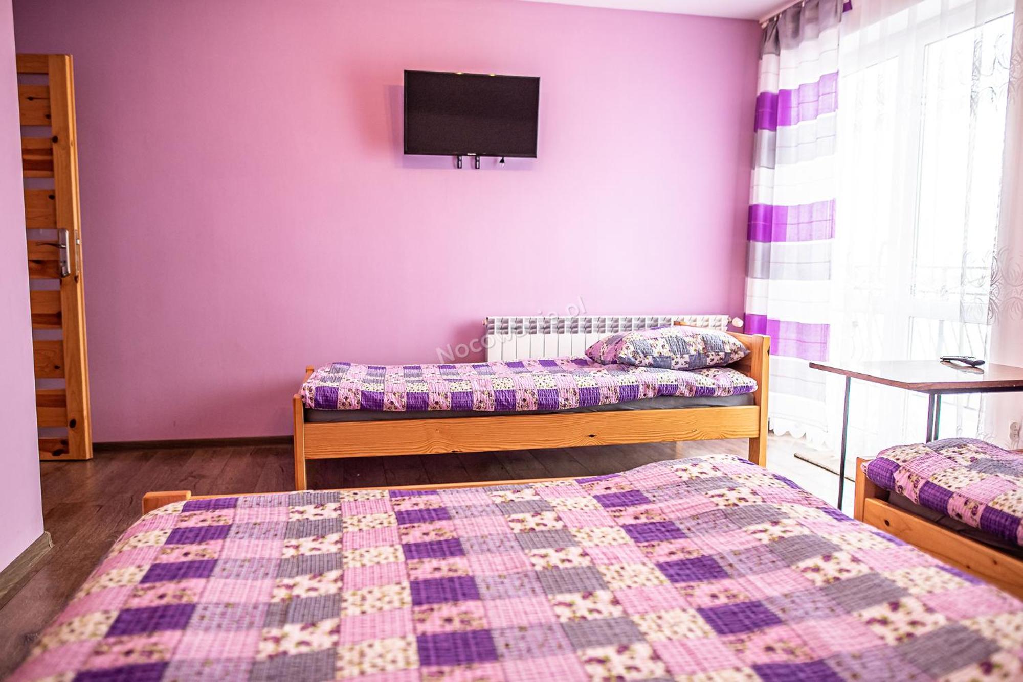 Quadruple Room with Private Bathroom - Photo 2