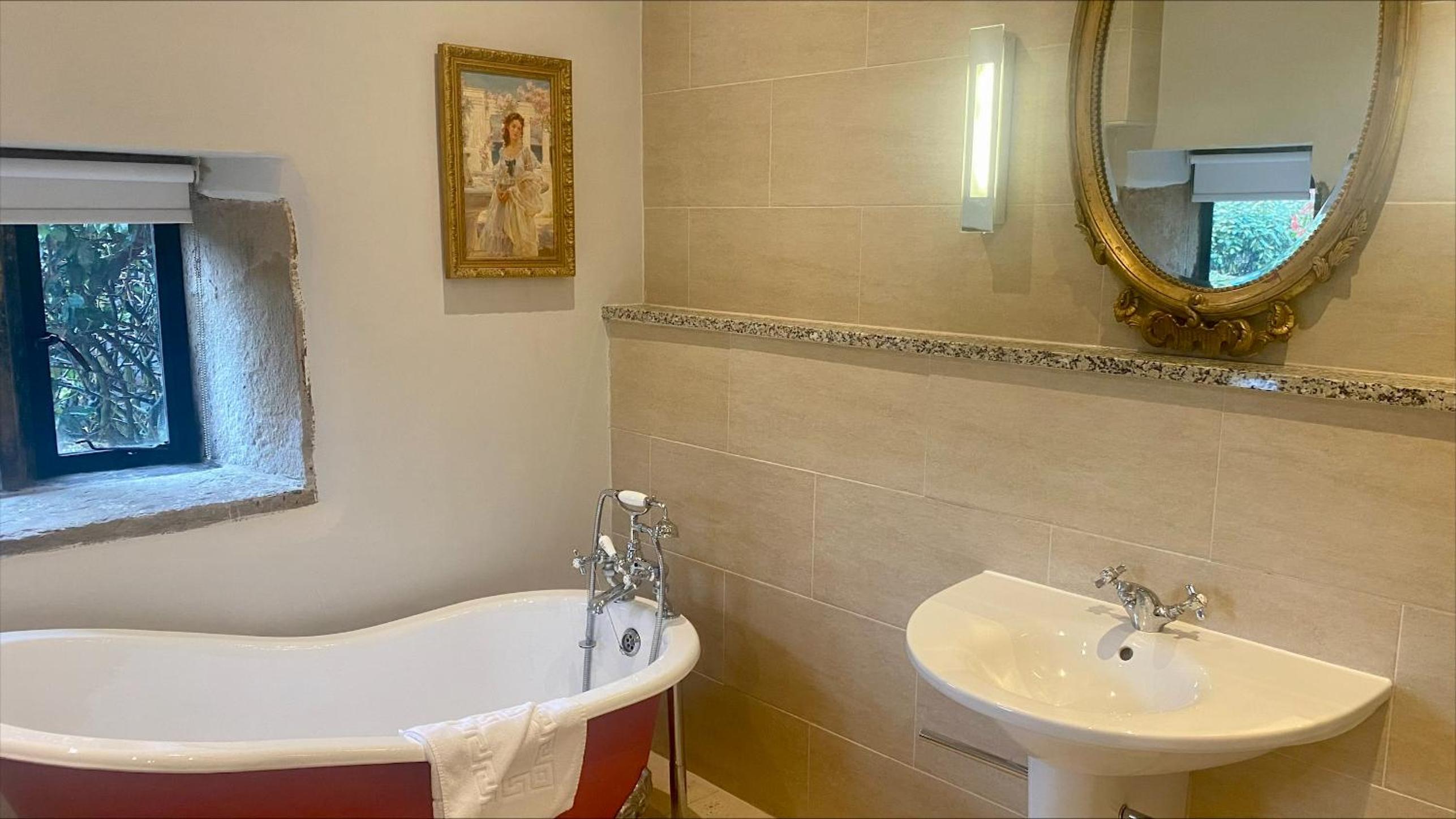 Luxury Double or Twin Room - Photo 8