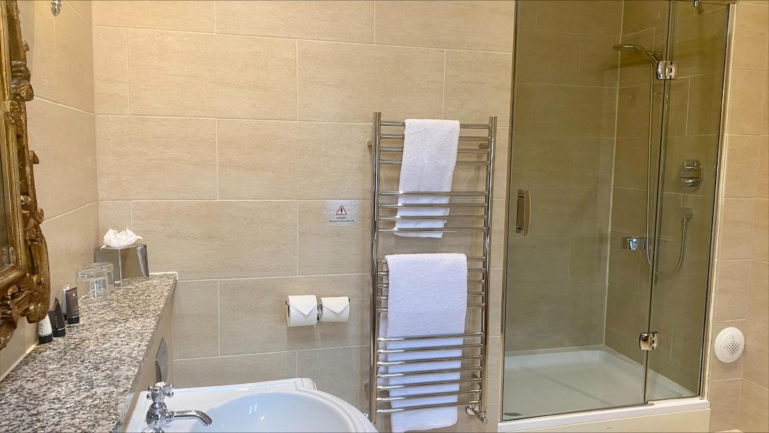 Suite - Photo 3