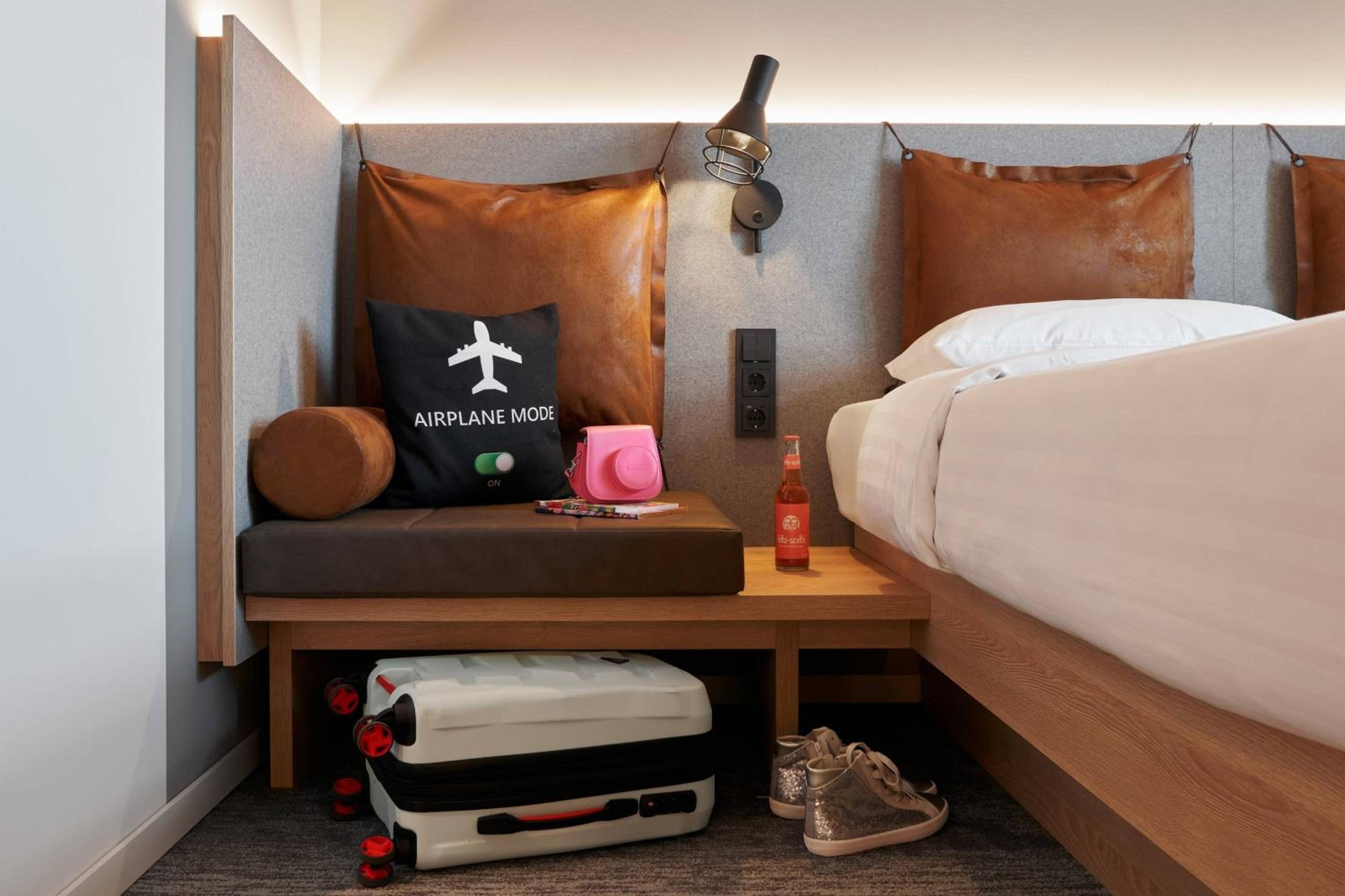 Moxy Sleeper, Guest room, 1 Queen