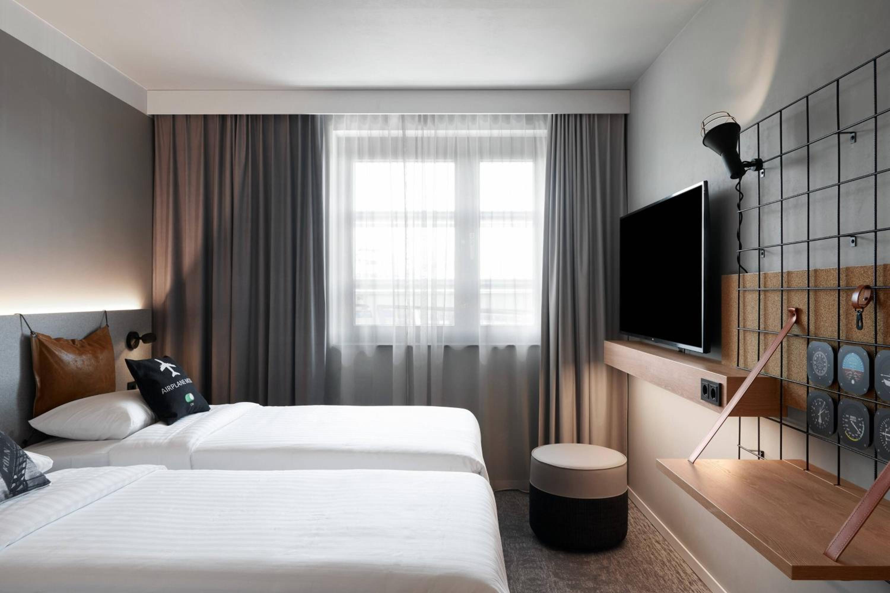 Moxy Sleeper, Guest room, 2 Twin/Single Bed(s)