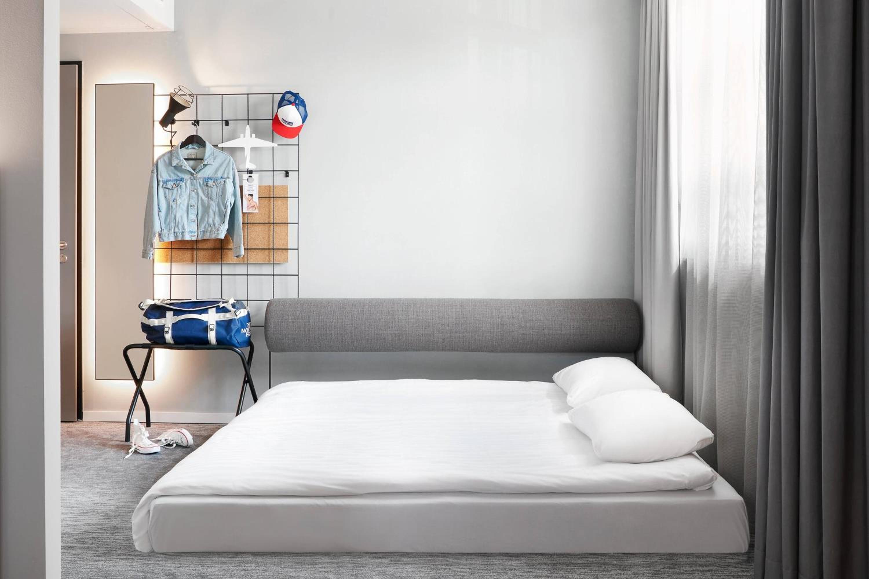 Moxy Sleeper Family, Guest room, 1 Queen, Sofa bed
