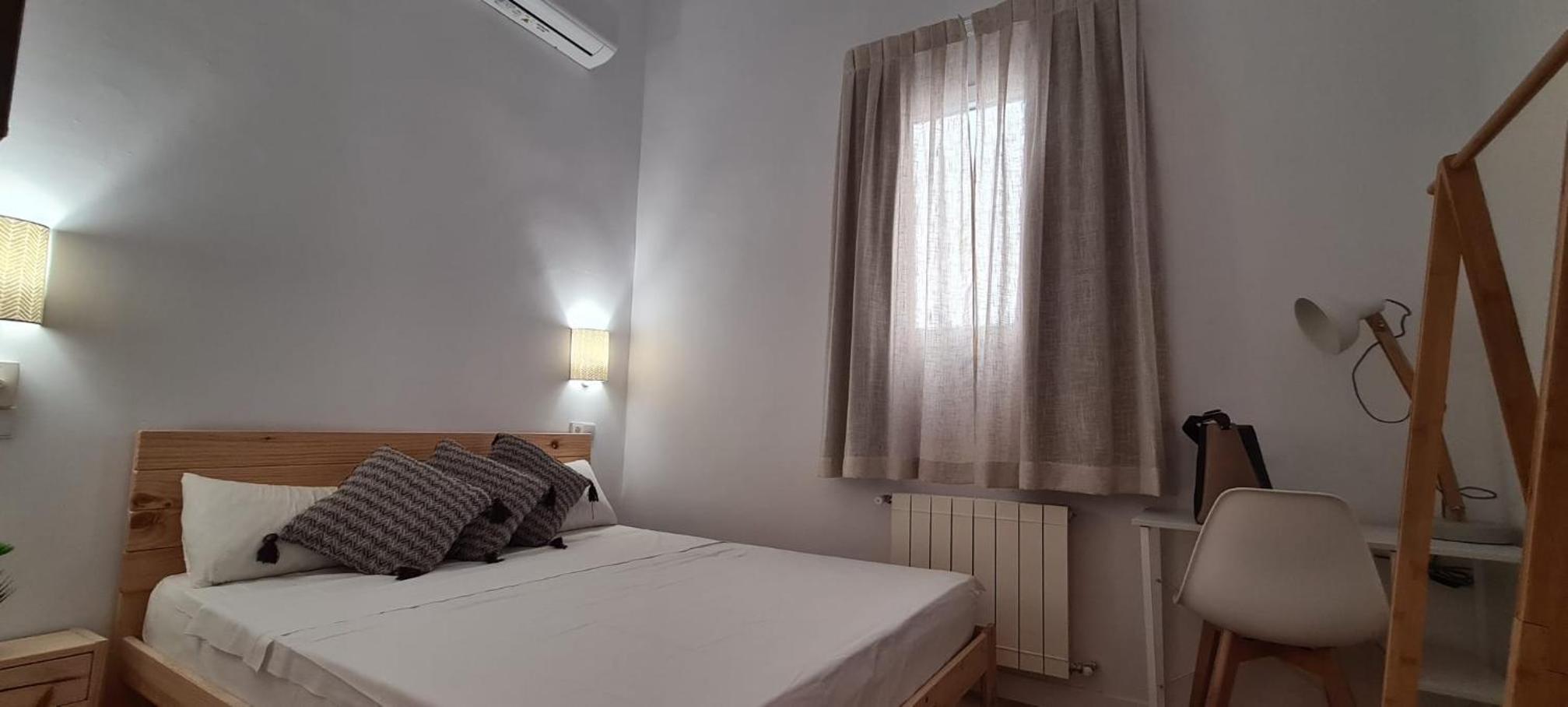 Double Room with Shared Bathroom photo 2