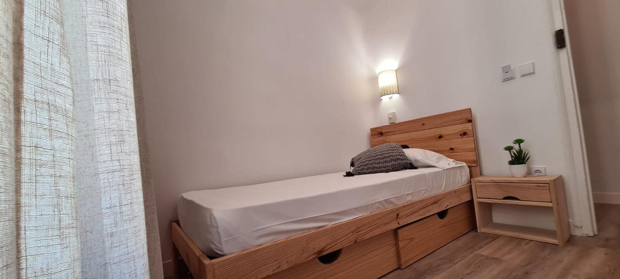 Single Room with Shared Bathroom photo 3
