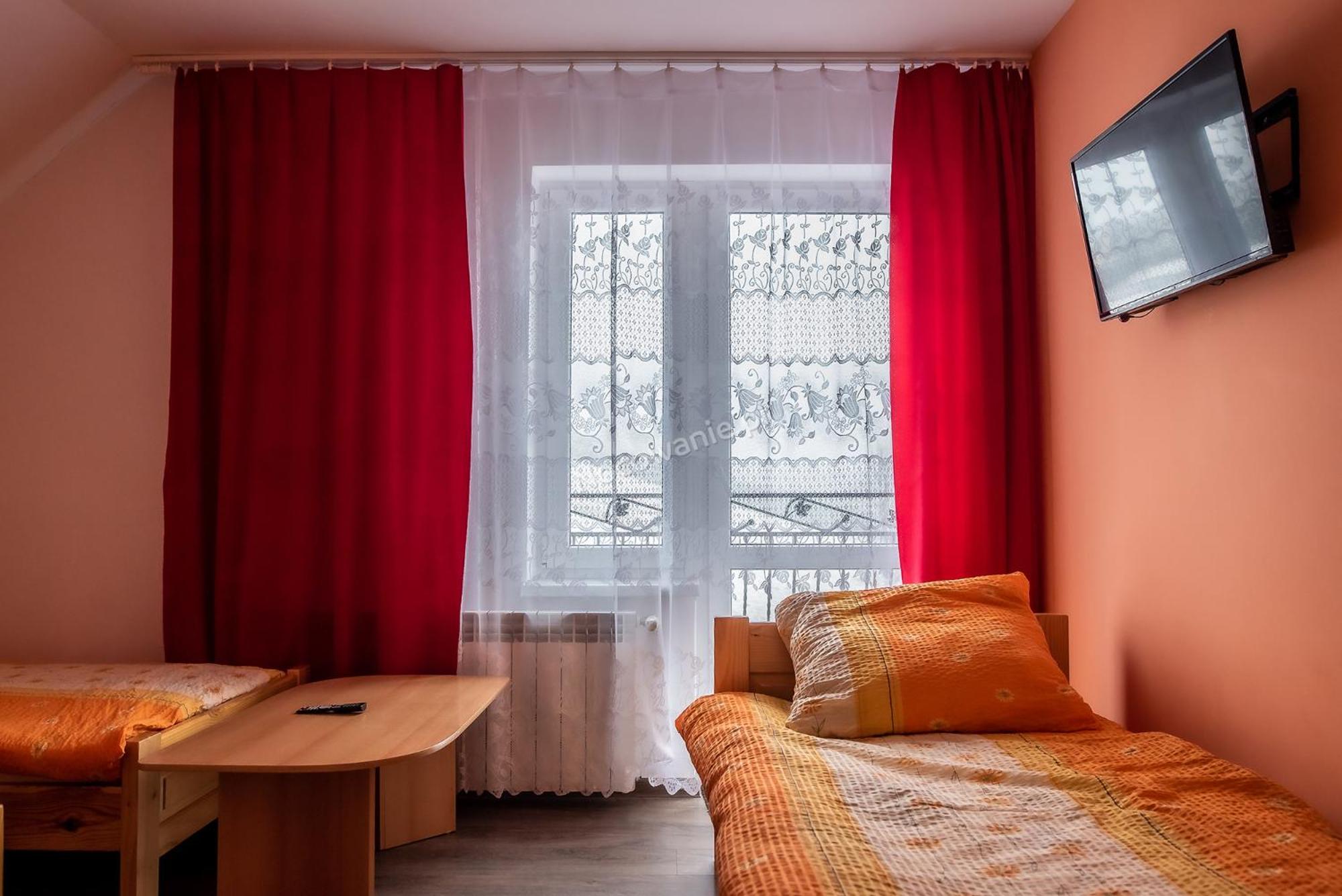 Quadruple Room with Private Bathroom - Photo 3