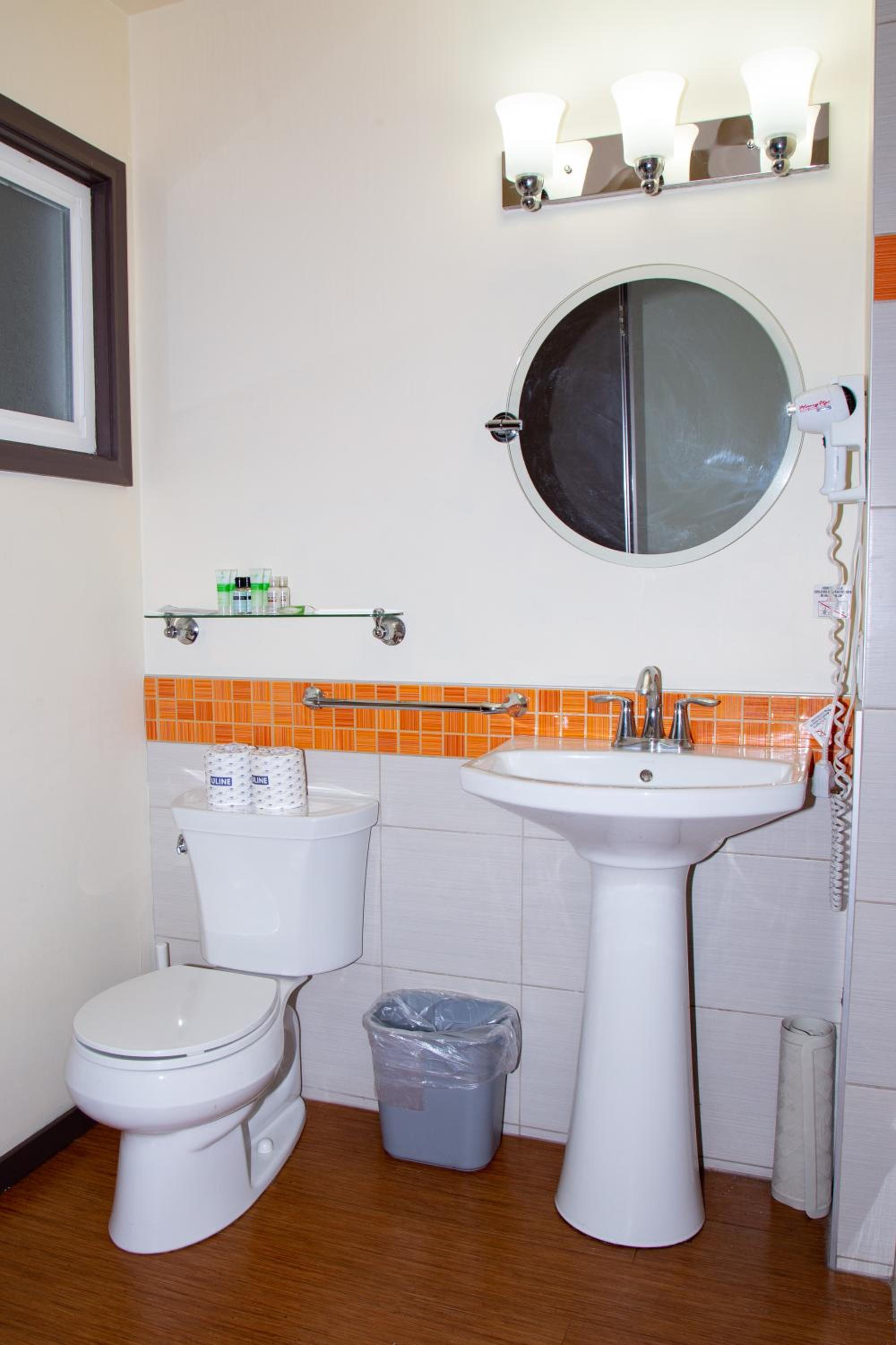 Standard Queen Room - Photo 4