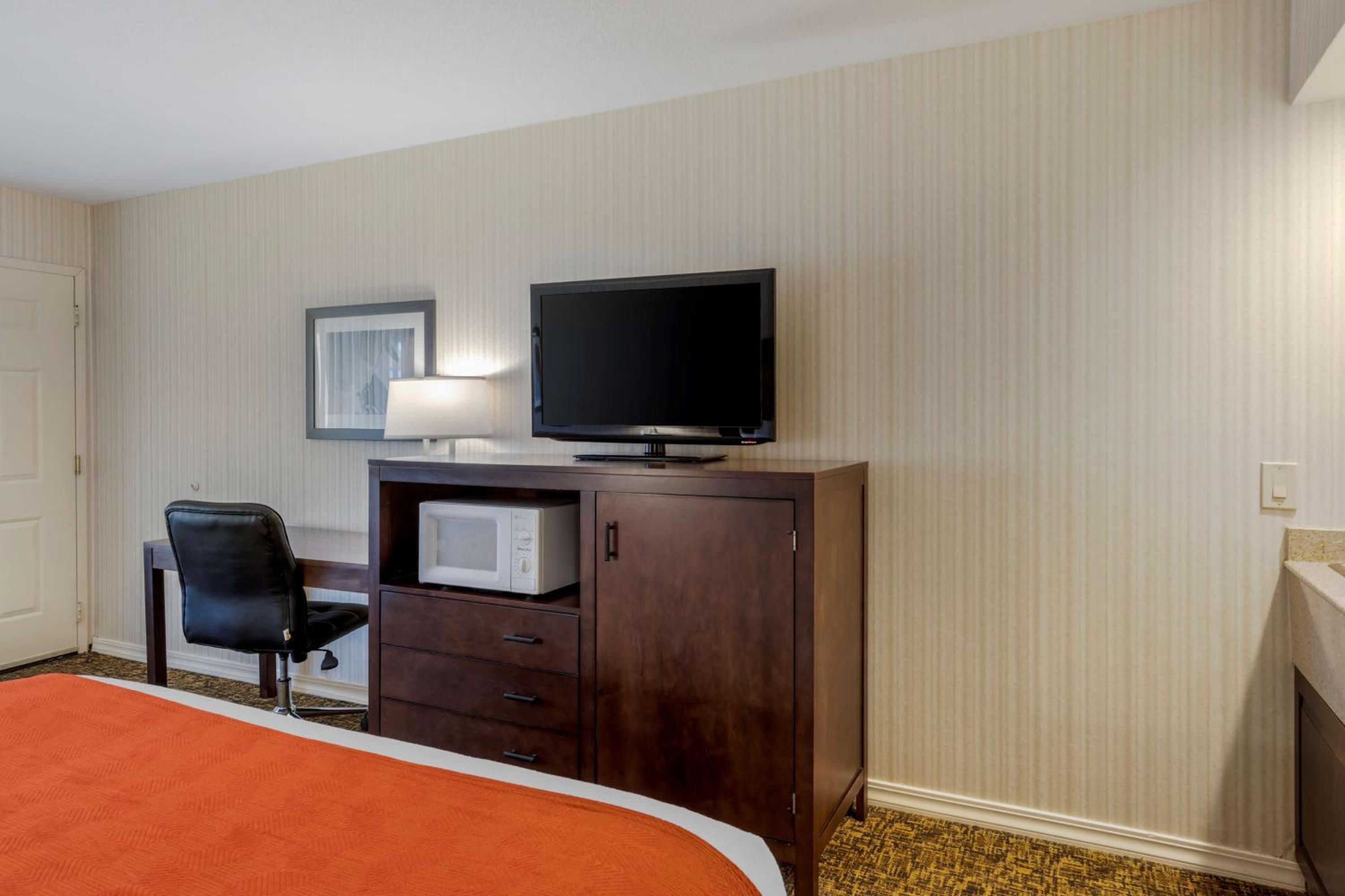 King Room - Non-Smoking - Photo 3