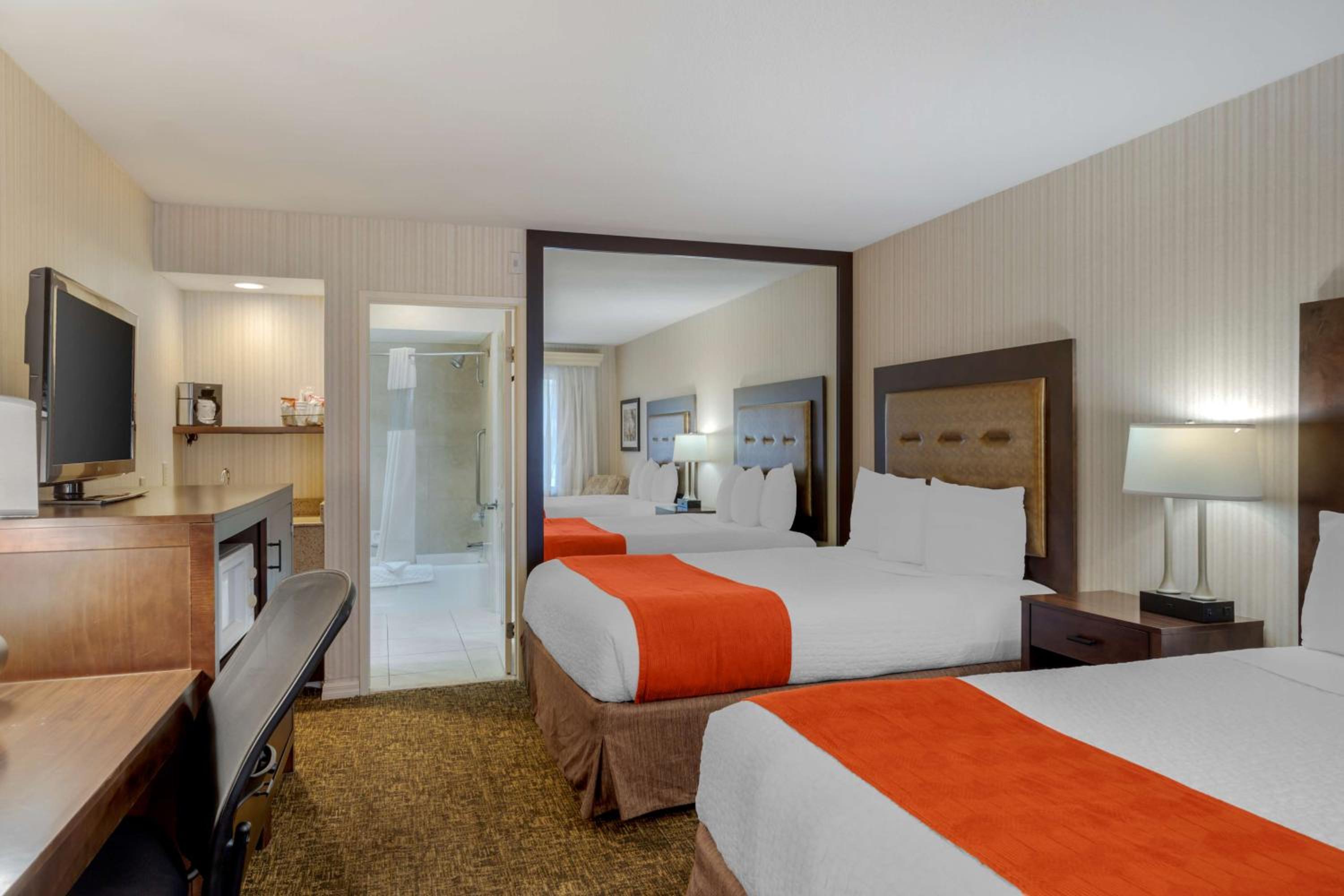 Queen Room with Two Queen Beds - Photo 1