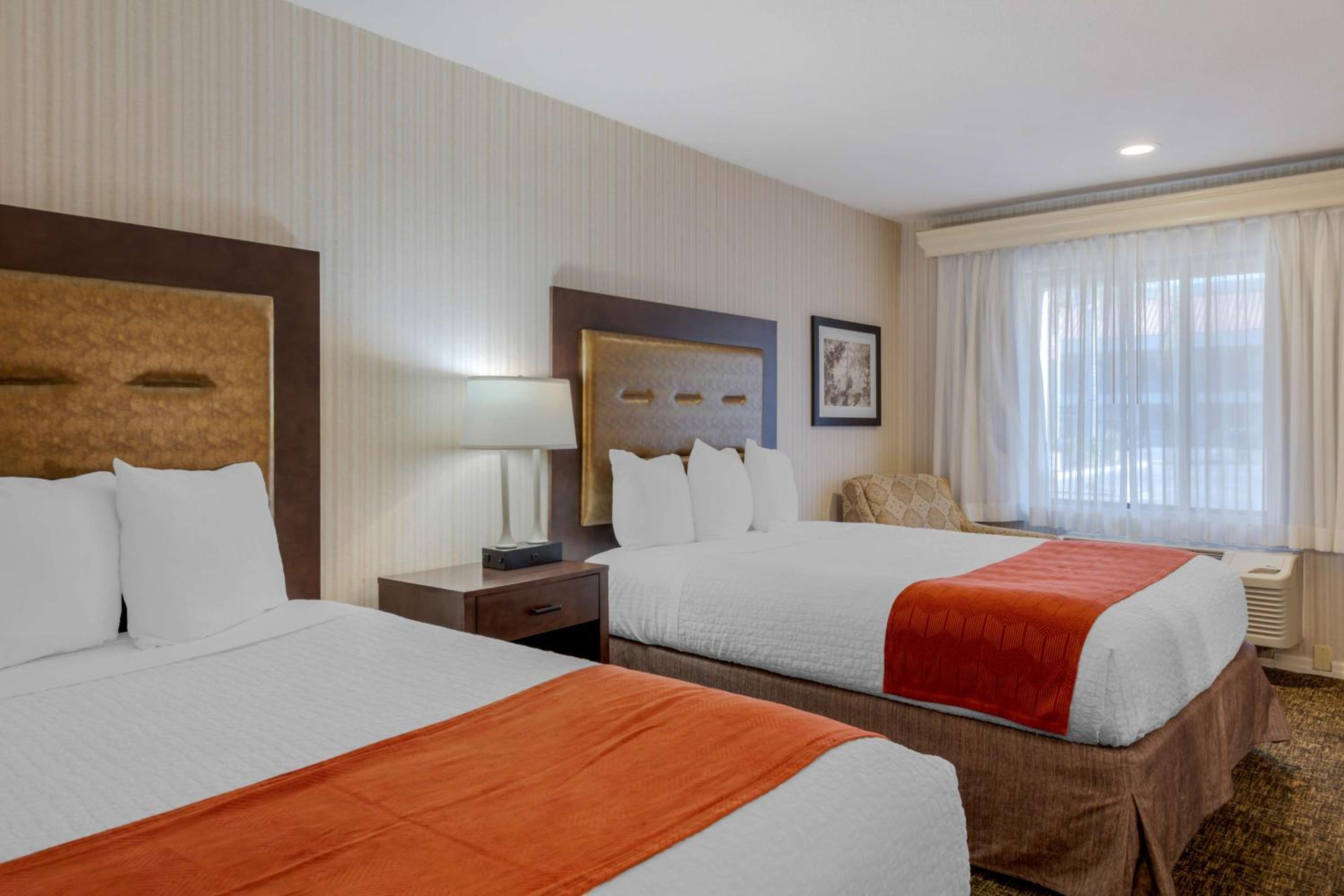 Queen Room with Two Queen Beds - Photo 3