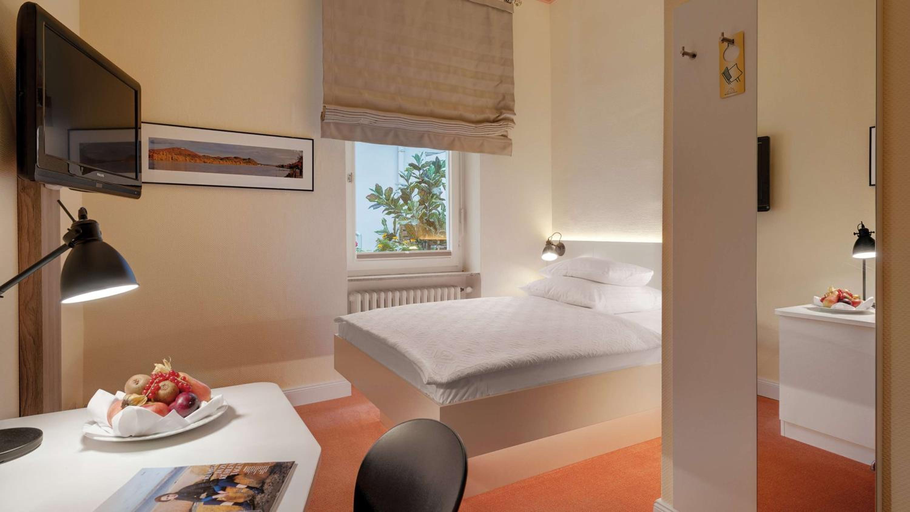Standard Single Room with Courtyard View photo 2