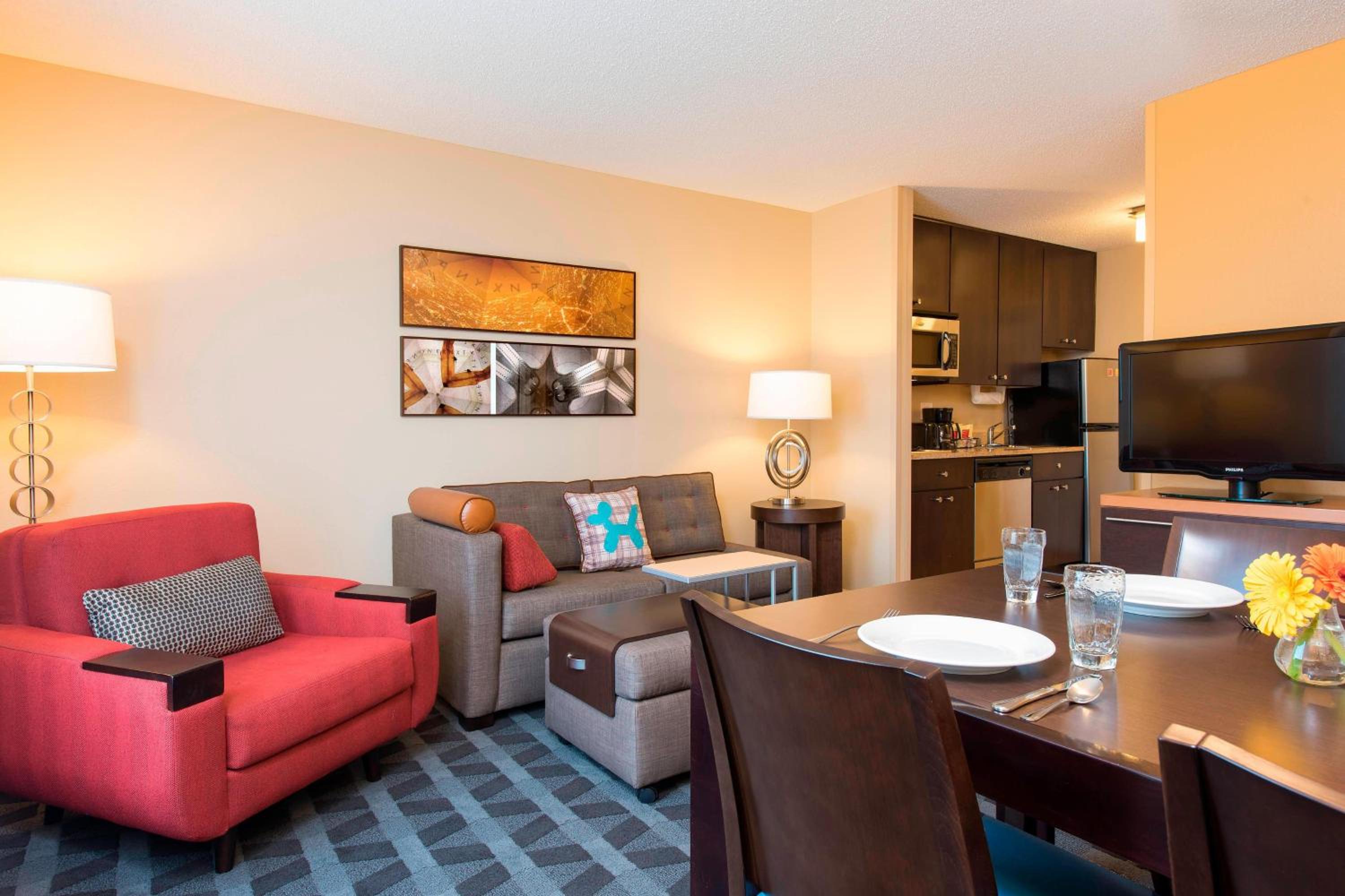 1 Bedroom Suite, 2 Queen, Sofa bed