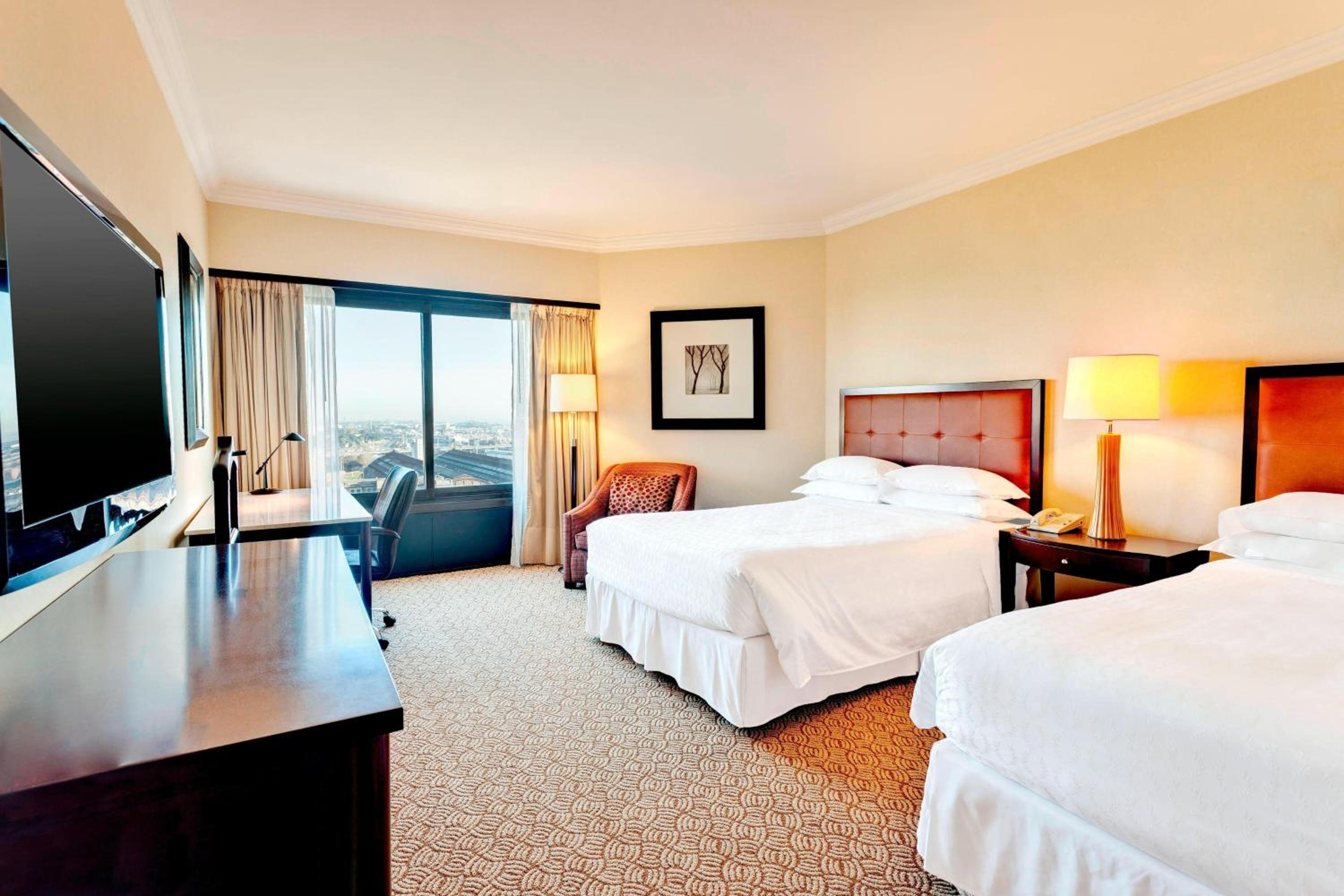 Twin Room - Club Lounge and Pool Access